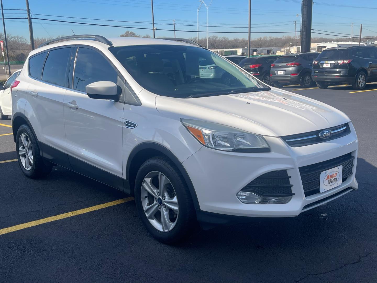 2014 WHITE Ford Escape SE FWD (1FMCU0GX1EU) with an 1.6L L4 DOHC 16V engine, 6-Speed Automatic transmission, located at 420 I-35E, Lancaster, TX, 75146, (469) 297-4144, 32.593929, -96.823685 - Photo#0