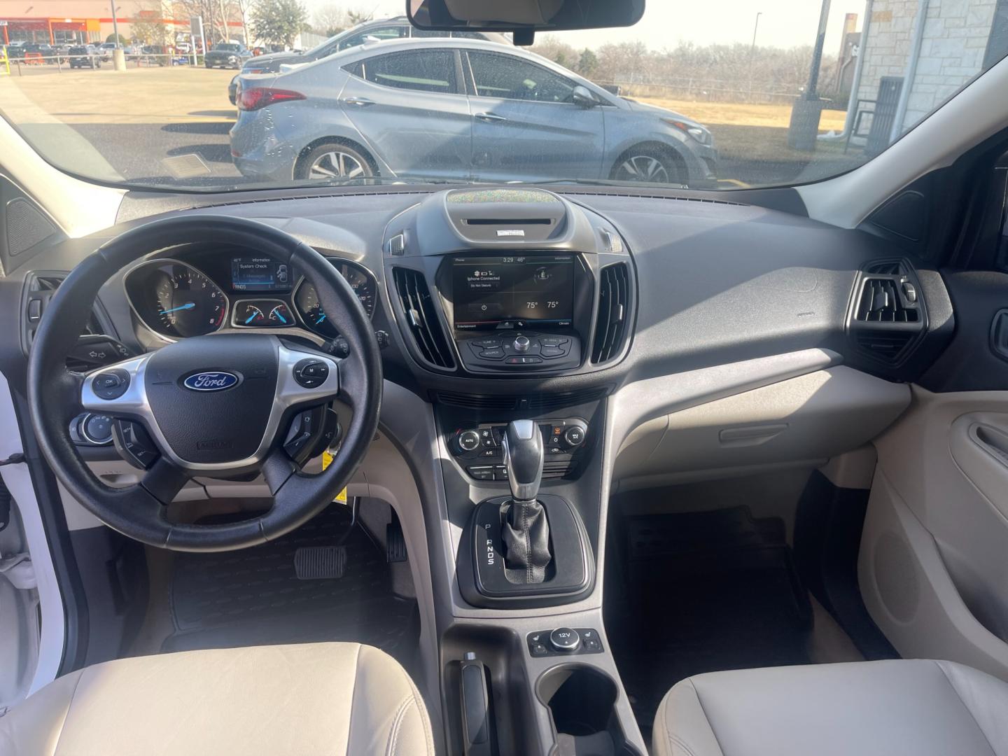 2014 WHITE Ford Escape SE FWD (1FMCU0GX1EU) with an 1.6L L4 DOHC 16V engine, 6-Speed Automatic transmission, located at 420 I-35E, Lancaster, TX, 75146, (469) 297-4144, 32.593929, -96.823685 - Photo#9