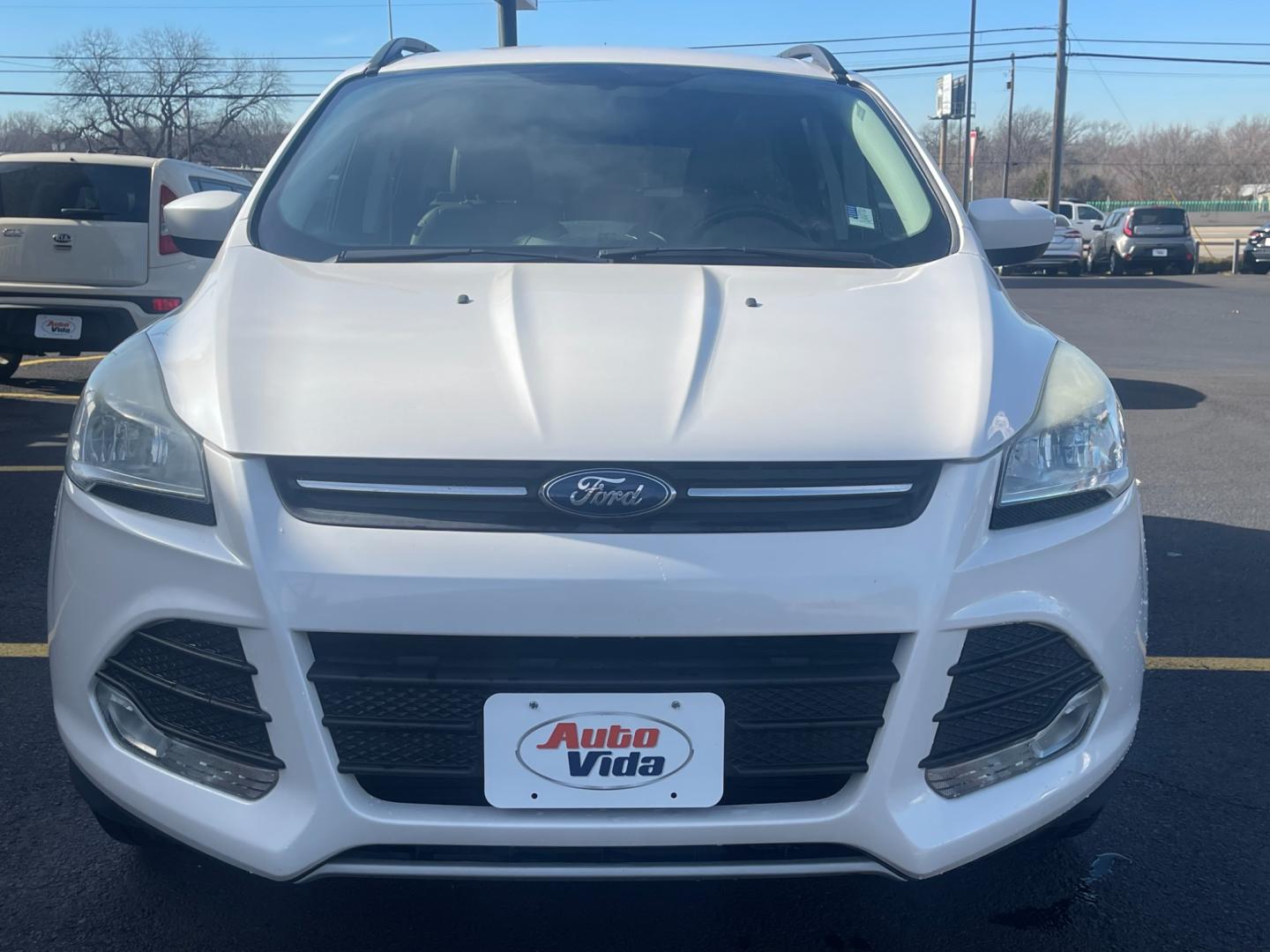 2014 WHITE Ford Escape SE FWD (1FMCU0GX1EU) with an 1.6L L4 DOHC 16V engine, 6-Speed Automatic transmission, located at 420 I-35E, Lancaster, TX, 75146, (469) 297-4144, 32.593929, -96.823685 - Photo#1