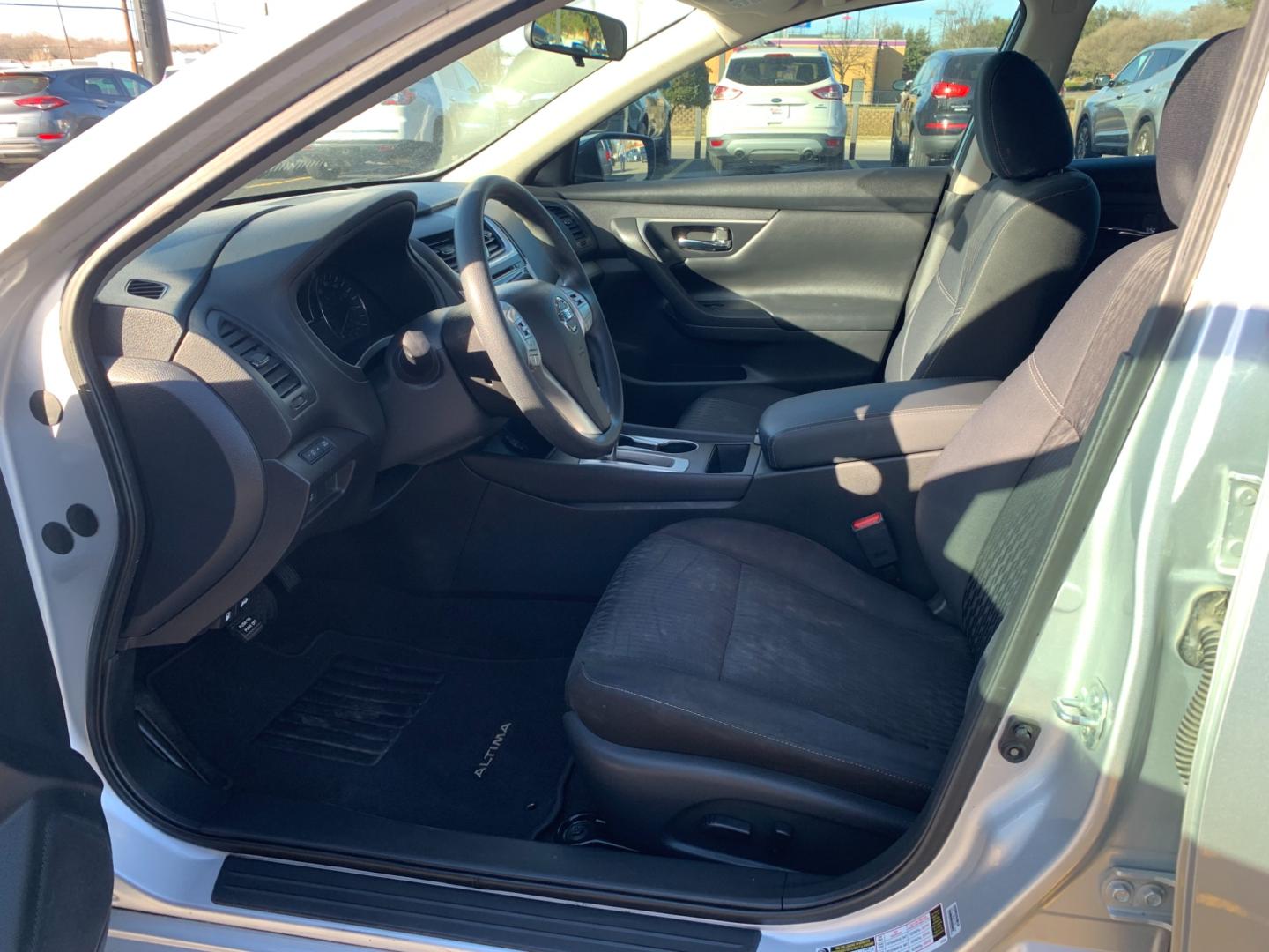 2018 SILVER Nissan Altima 2.5 (1N4AL3AP9JC) with an 2.5L L4 DOHC 16V engine, CVT transmission, located at 420 I-35E, Lancaster, TX, 75146, (469) 297-4144, 32.593929, -96.823685 - Photo#6