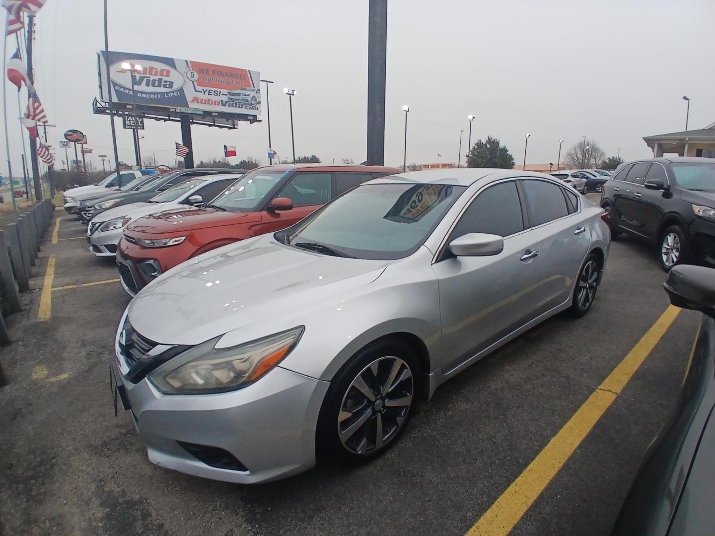 2017 SILVER Nissan Altima 2.5 S (1N4AL3AP2HC) with an 2.5L L4 DOHC 16V engine, CVT transmission, located at 420 I-35E, Lancaster, TX, 75146, (469) 297-4144, 32.593929, -96.823685 - Photo#0