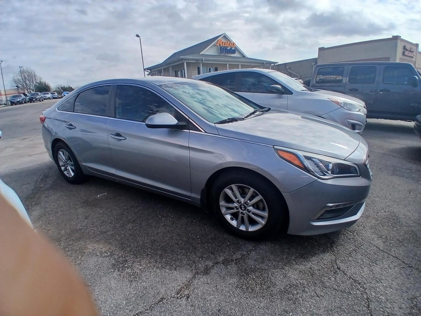 2015 GRAY Hyundai Sonata ECO (5NPE24AF5FH) with an 1.6L L4 DOHC 16V engine, 7-Speed Automatic transmission, located at 420 I-35E, Lancaster, TX, 75146, (469) 297-4144, 32.593929, -96.823685 - Photo#0