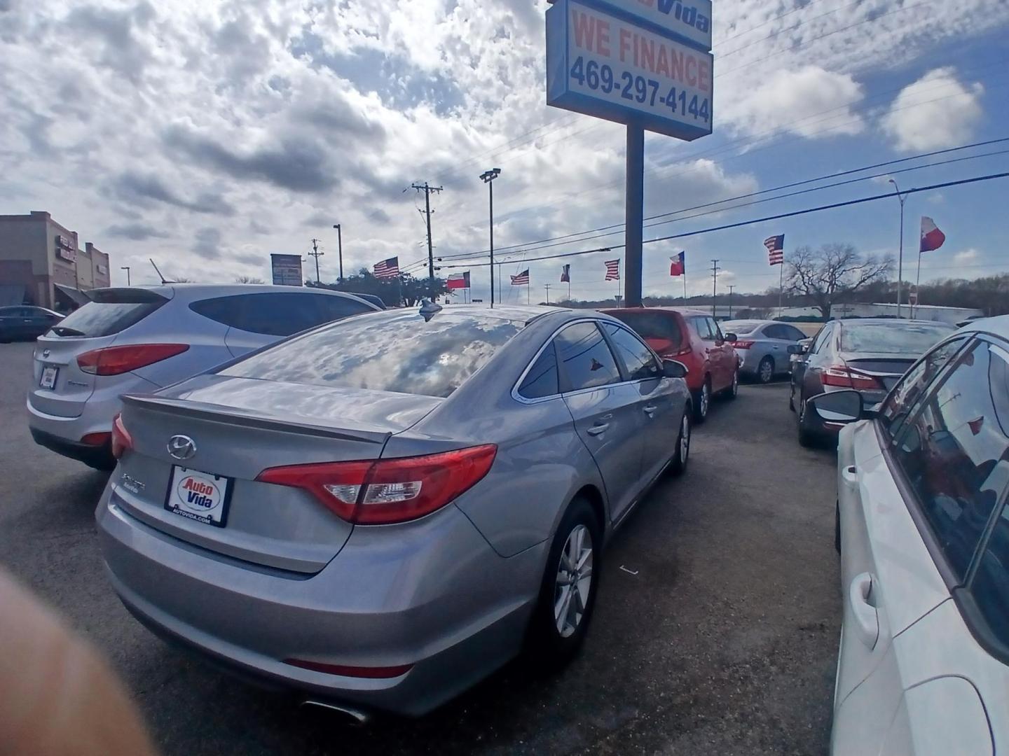 2015 GRAY Hyundai Sonata ECO (5NPE24AF5FH) with an 1.6L L4 DOHC 16V engine, 7-Speed Automatic transmission, located at 420 I-35E, Lancaster, TX, 75146, (469) 297-4144, 32.593929, -96.823685 - Photo#1