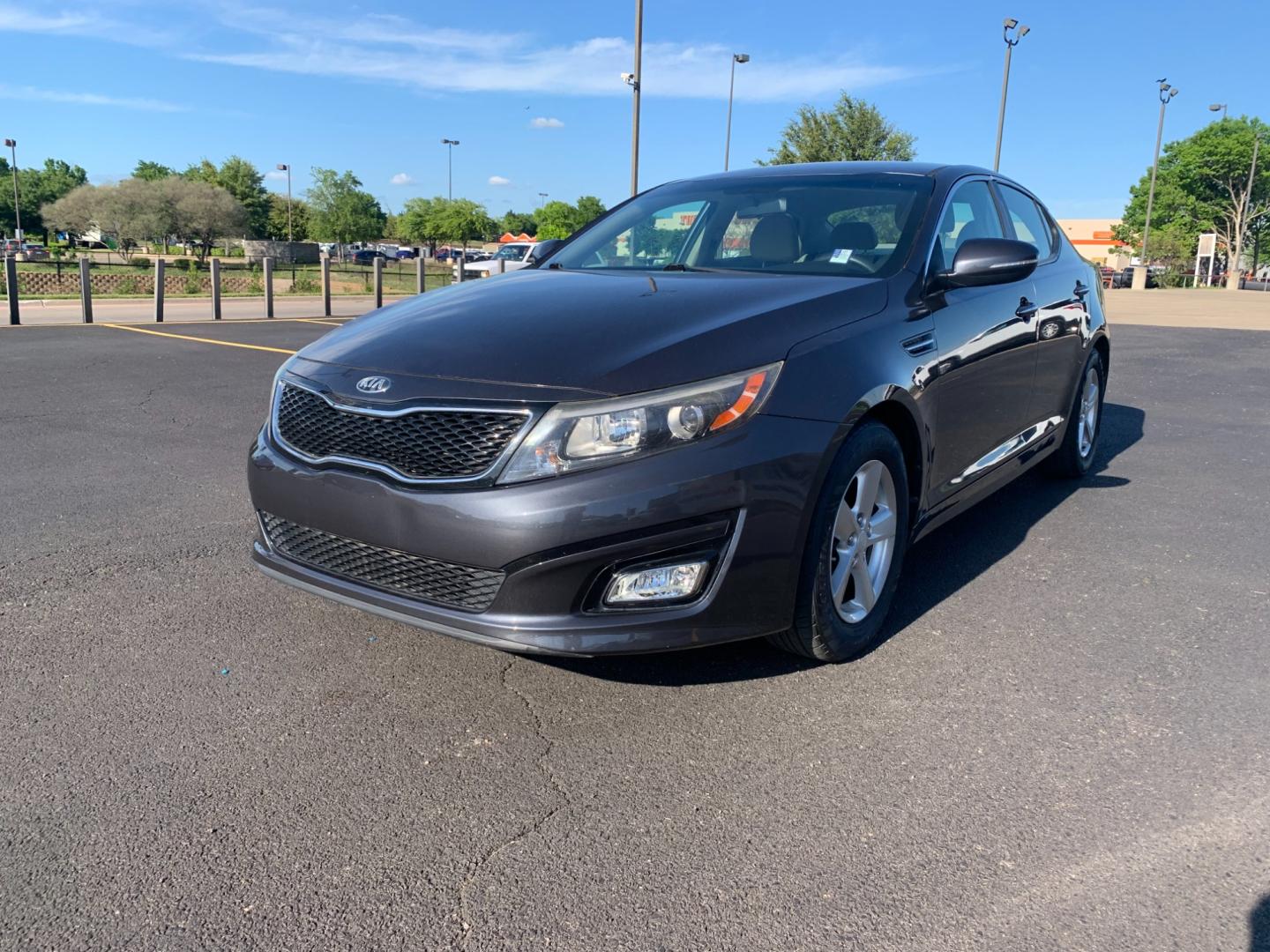 2015 GRAY Kia Optima LX (5XXGM4A75FG) with an 2.4L L4 DOHC 16V engine, 6-Speed Automatic transmission, located at 420 I-35E, Lancaster, TX, 75146, (469) 297-4144, 32.593929, -96.823685 - Photo#2