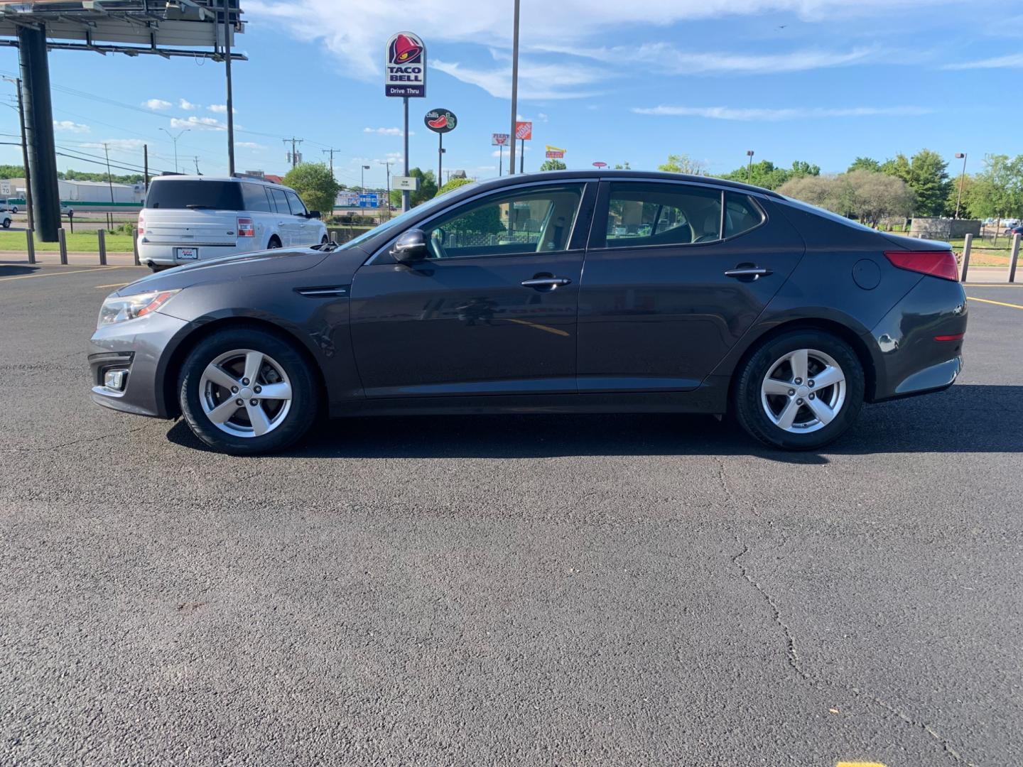 2015 GRAY Kia Optima LX (5XXGM4A75FG) with an 2.4L L4 DOHC 16V engine, 6-Speed Automatic transmission, located at 420 I-35E, Lancaster, TX, 75146, (469) 297-4144, 32.593929, -96.823685 - Photo#3