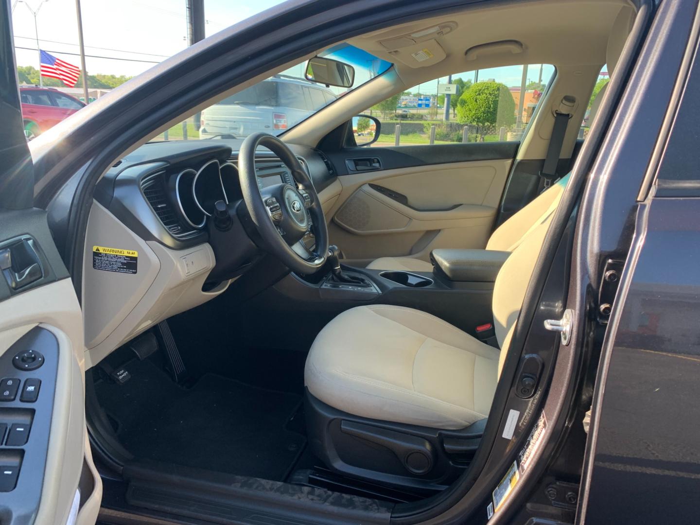 2015 GRAY Kia Optima LX (5XXGM4A75FG) with an 2.4L L4 DOHC 16V engine, 6-Speed Automatic transmission, located at 420 I-35E, Lancaster, TX, 75146, (469) 297-4144, 32.593929, -96.823685 - Photo#6