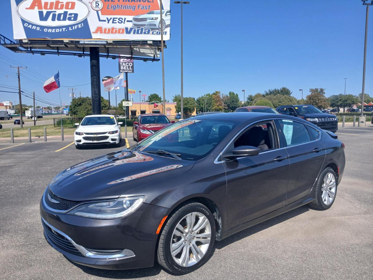 2015 GRAY Chrysler 200 Limited (1C3CCCAB0FN) with an 2.4L L4 DOHC 16V engine, 9-Speed Automatic transmission, located at 420 I-35E, Lancaster, TX, 75146, (469) 297-4144, 32.593929, -96.823685 - Photo#0