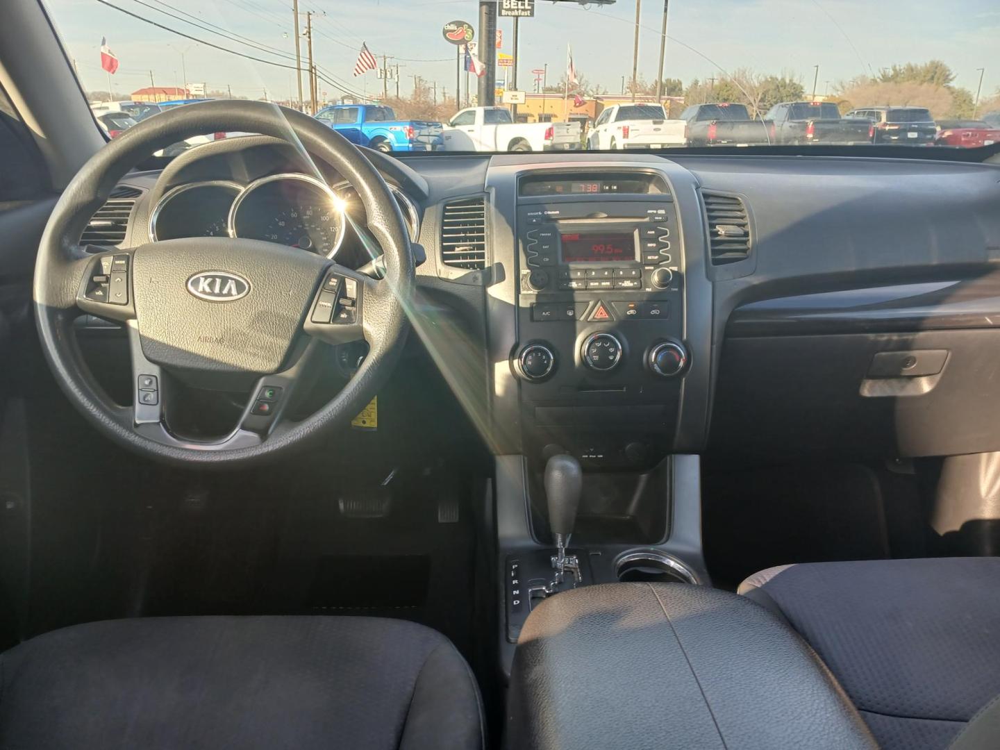 2013 SILVER Kia Sorento LX 2WD (5XYKT3A1XDG) with an 2.4L L4 DOHC 16V engine, 6-Speed Automatic transmission, located at 420 I-35E, Lancaster, TX, 75146, (469) 297-4144, 32.593929, -96.823685 - Photo#4