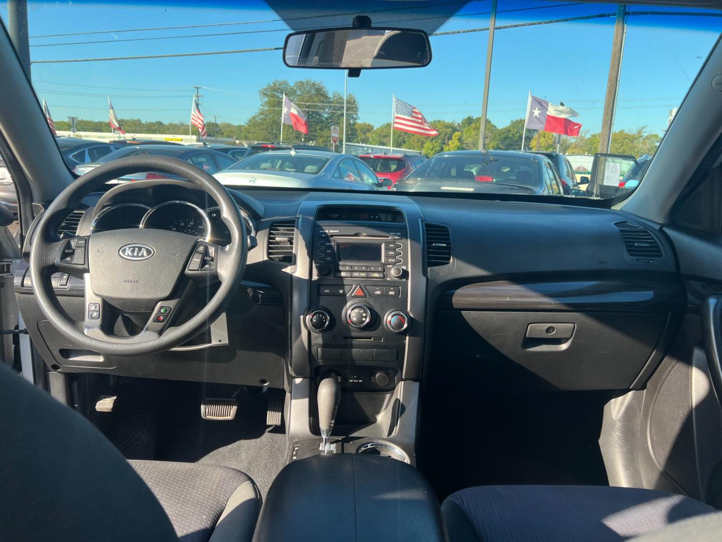 2013 SILVER Kia Sorento LX 2WD (5XYKT3A1XDG) with an 2.4L L4 DOHC 16V engine, 6-Speed Automatic transmission, located at 420 I-35E, Lancaster, TX, 75146, (469) 297-4144, 32.593929, -96.823685 - Photo#16