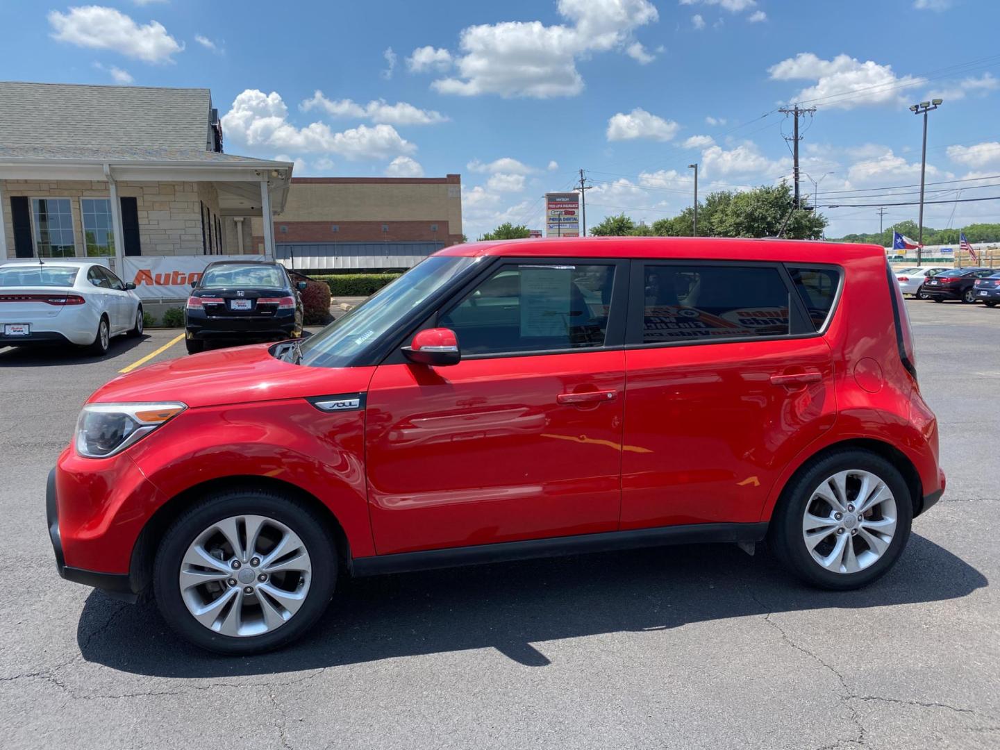 2016 RED Kia Soul ! (KNDJX3A54G7) with an 2.0L L4 DOHC 16V engine, 6A transmission, located at 420 I-35E, Lancaster, TX, 75146, (469) 297-4144, 32.593929, -96.823685 - Photo#2