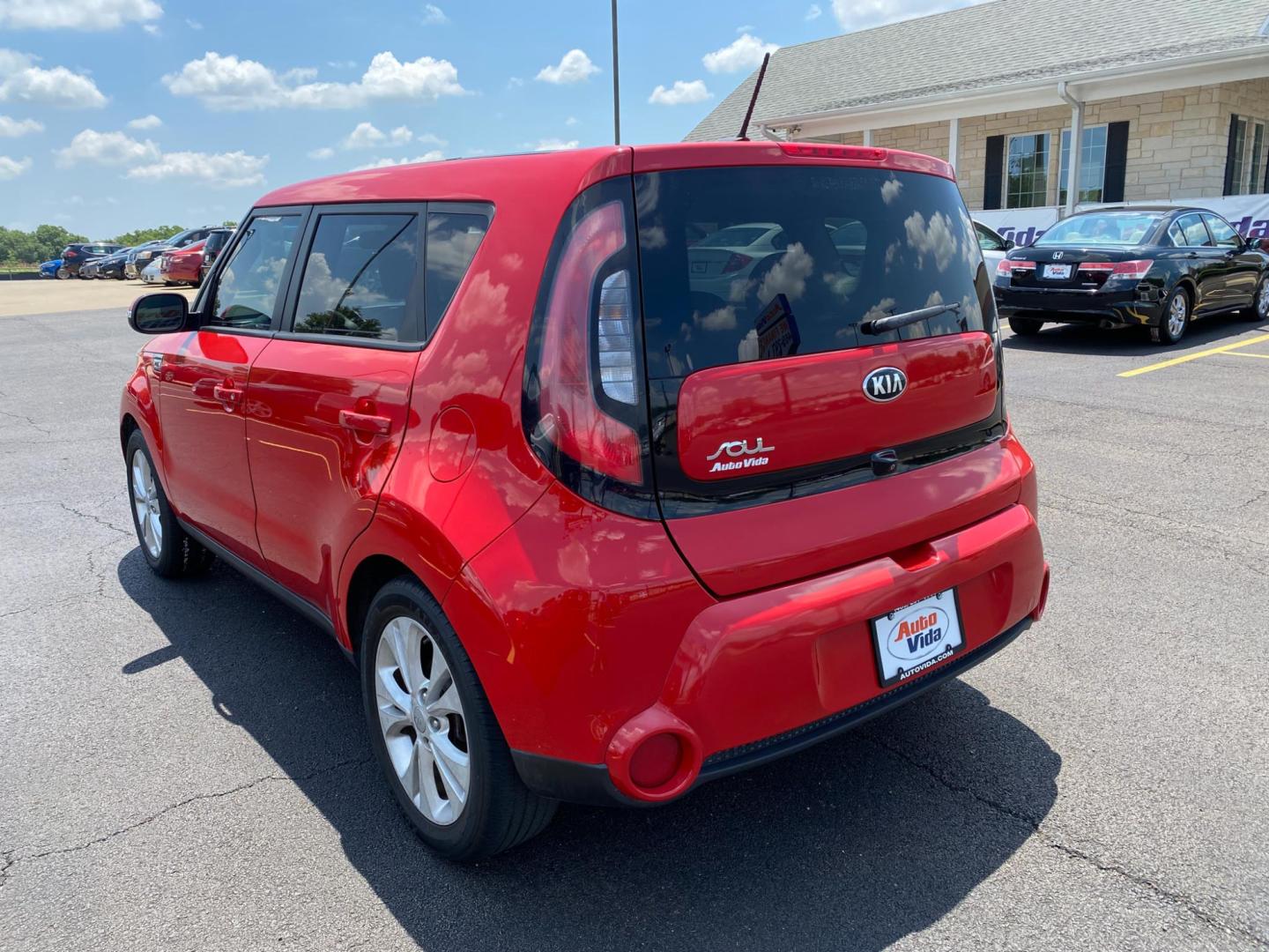 2016 RED Kia Soul ! (KNDJX3A54G7) with an 2.0L L4 DOHC 16V engine, 6A transmission, located at 420 I-35E, Lancaster, TX, 75146, (469) 297-4144, 32.593929, -96.823685 - Photo#3