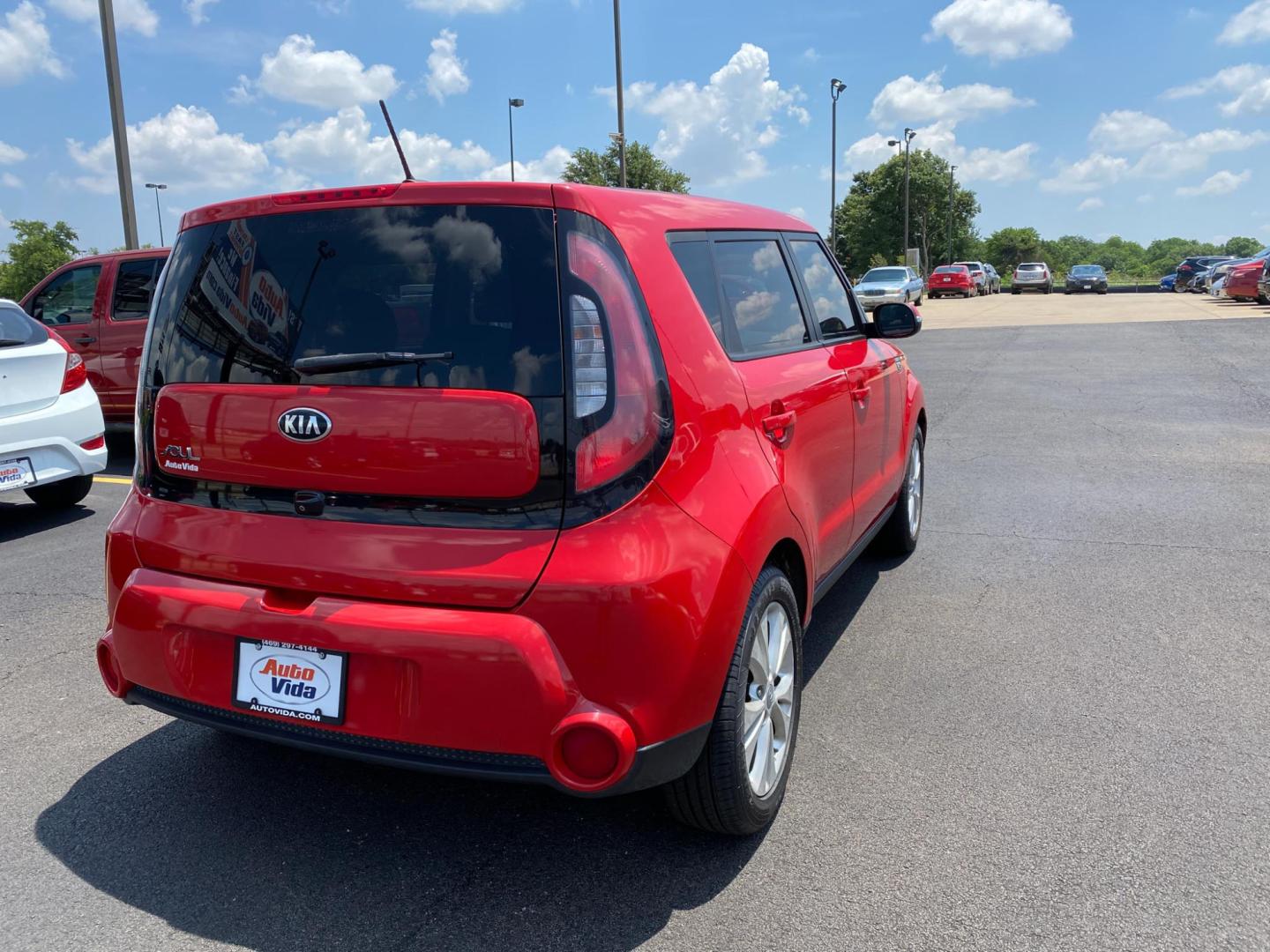 2016 RED Kia Soul ! (KNDJX3A54G7) with an 2.0L L4 DOHC 16V engine, 6A transmission, located at 420 I-35E, Lancaster, TX, 75146, (469) 297-4144, 32.593929, -96.823685 - Photo#4