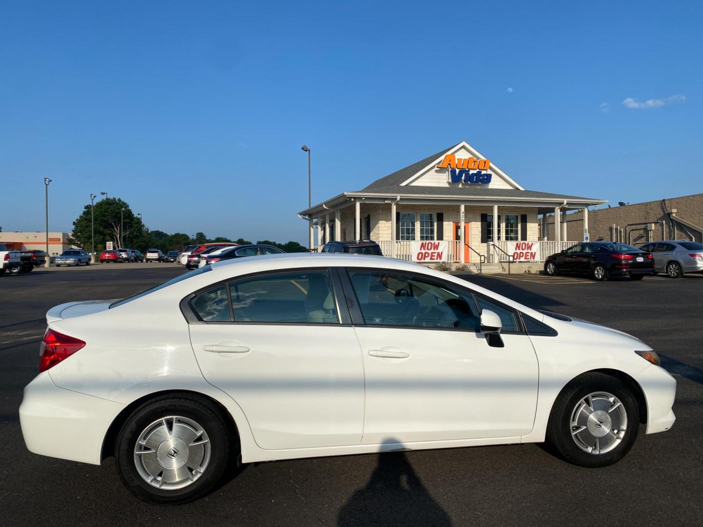 2012 WHITE Honda Civic HF Sedan 5-Speed AT (2HGFB2F61CH) with an 1.8L L4 SOHC 16V engine, 5-Speed Automatic transmission, located at 420 I-35E, Lancaster, TX, 75146, (469) 297-4144, 32.593929, -96.823685 - Photo#6