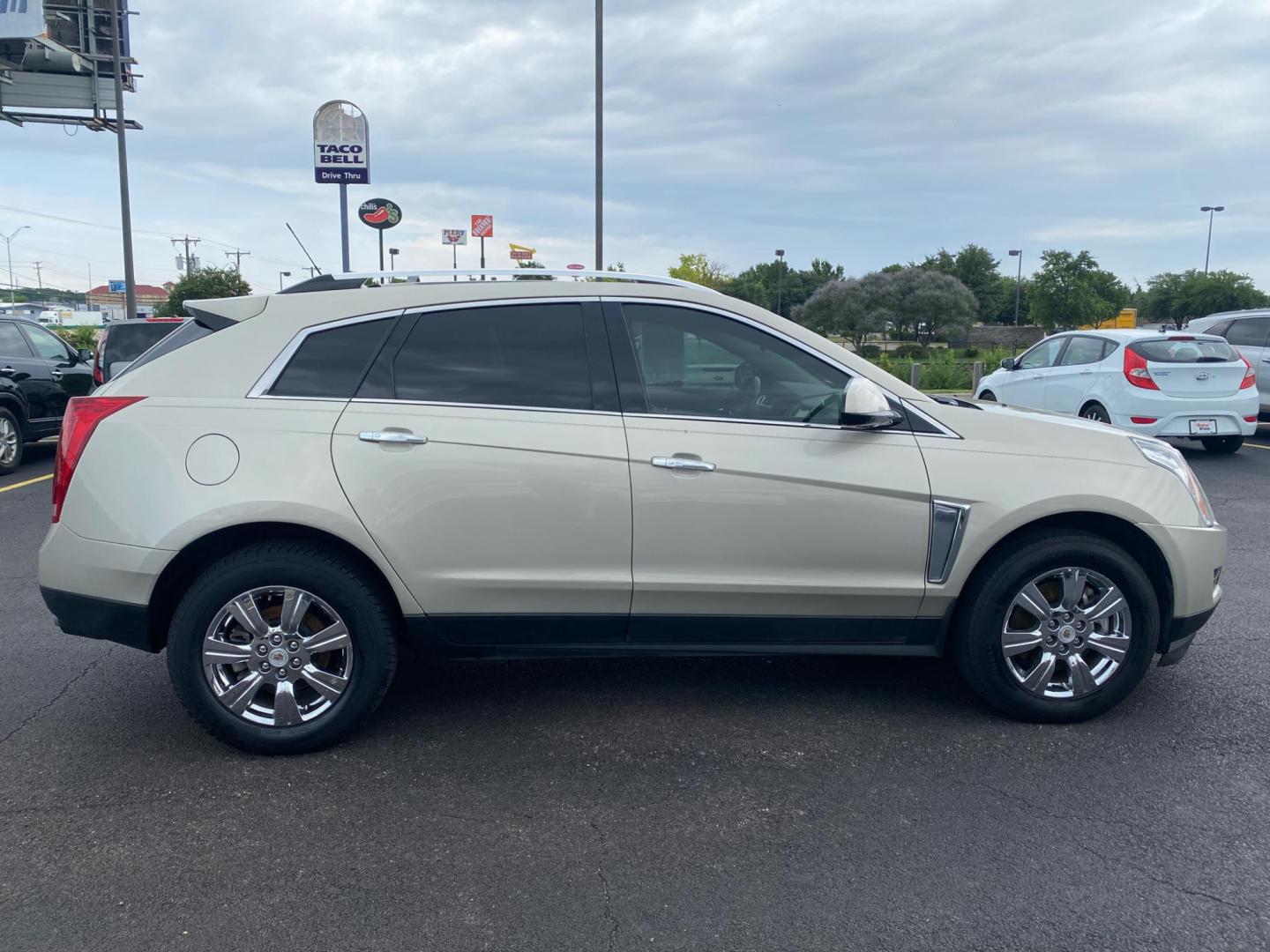 2015 TAN Cadillac SRX Luxury Collection FWD (3GYFNBE30FS) with an 3.6L V6 DOHC 24V FFV engine, 6-Speed Automatic transmission, located at 420 I-35E, Lancaster, TX, 75146, (469) 297-4144, 32.593929, -96.823685 - Photo#4