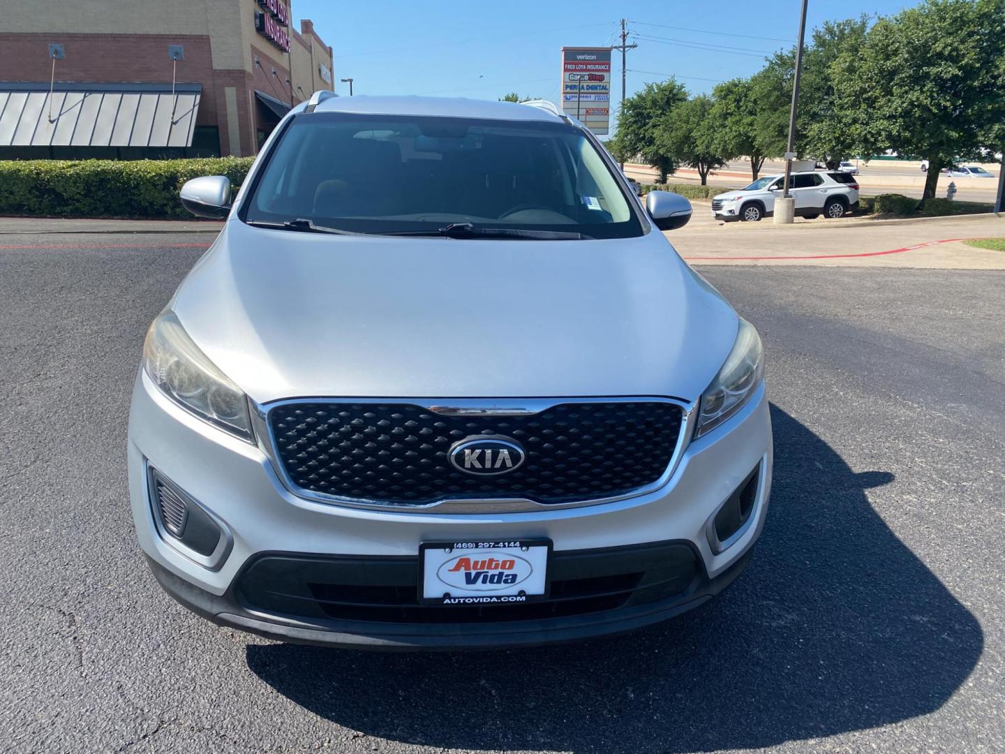 2016 SILVER Kia Sorento LX 2WD (5XYPG4A34GG) with an 2.4L L4 DOHC 16V engine, 6-Speed Automatic transmission, located at 420 I-35E, Lancaster, TX, 75146, (469) 297-4144, 32.593929, -96.823685 - Photo#1