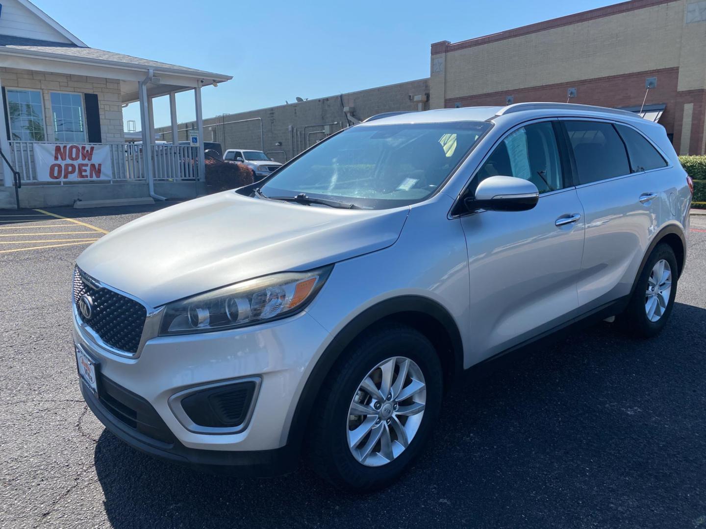 2016 SILVER Kia Sorento LX 2WD (5XYPG4A34GG) with an 2.4L L4 DOHC 16V engine, 6-Speed Automatic transmission, located at 420 I-35E, Lancaster, TX, 75146, (469) 297-4144, 32.593929, -96.823685 - Photo#2