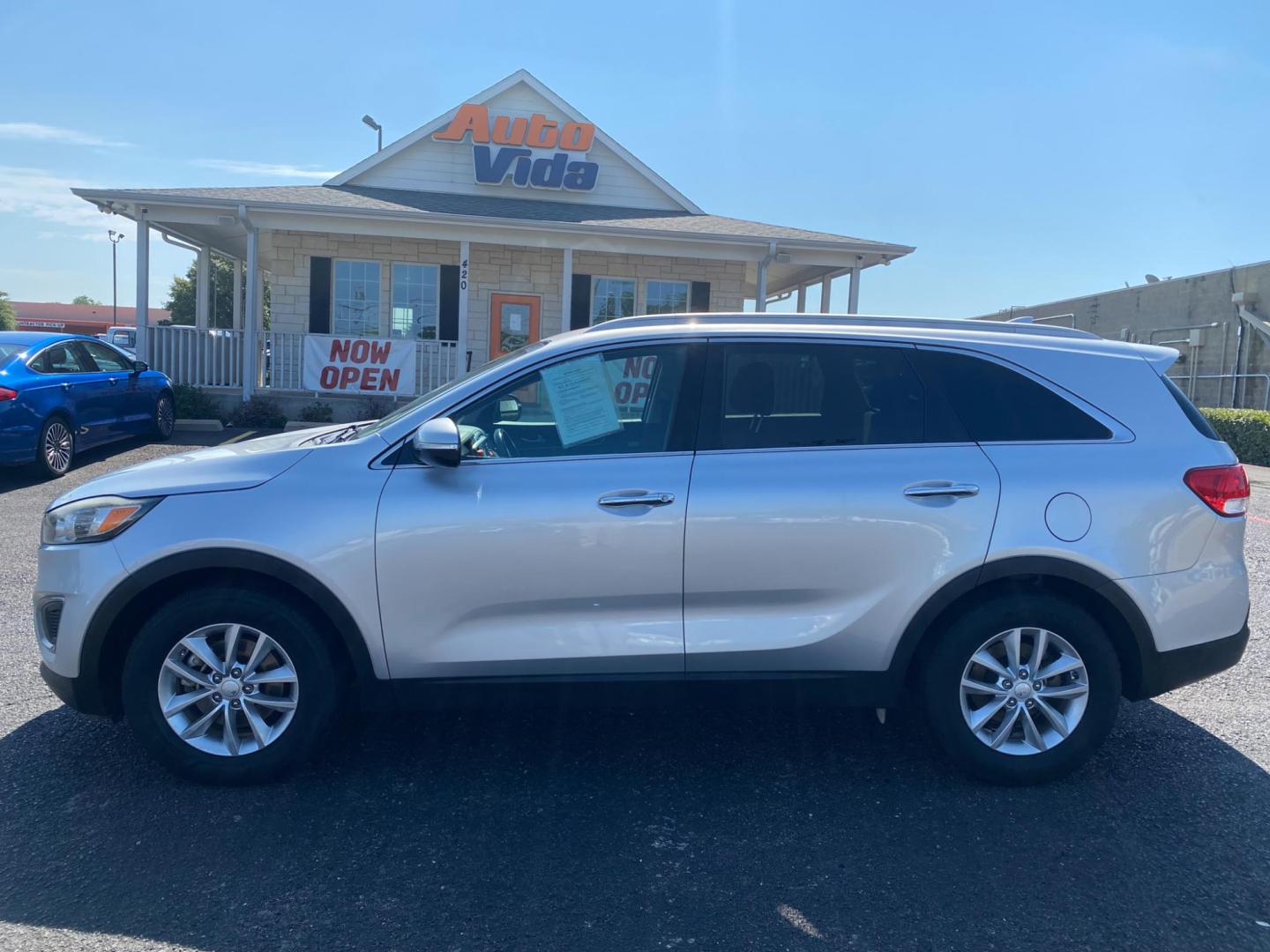 2016 SILVER Kia Sorento LX 2WD (5XYPG4A34GG) with an 2.4L L4 DOHC 16V engine, 6-Speed Automatic transmission, located at 420 I-35E, Lancaster, TX, 75146, (469) 297-4144, 32.593929, -96.823685 - Photo#0