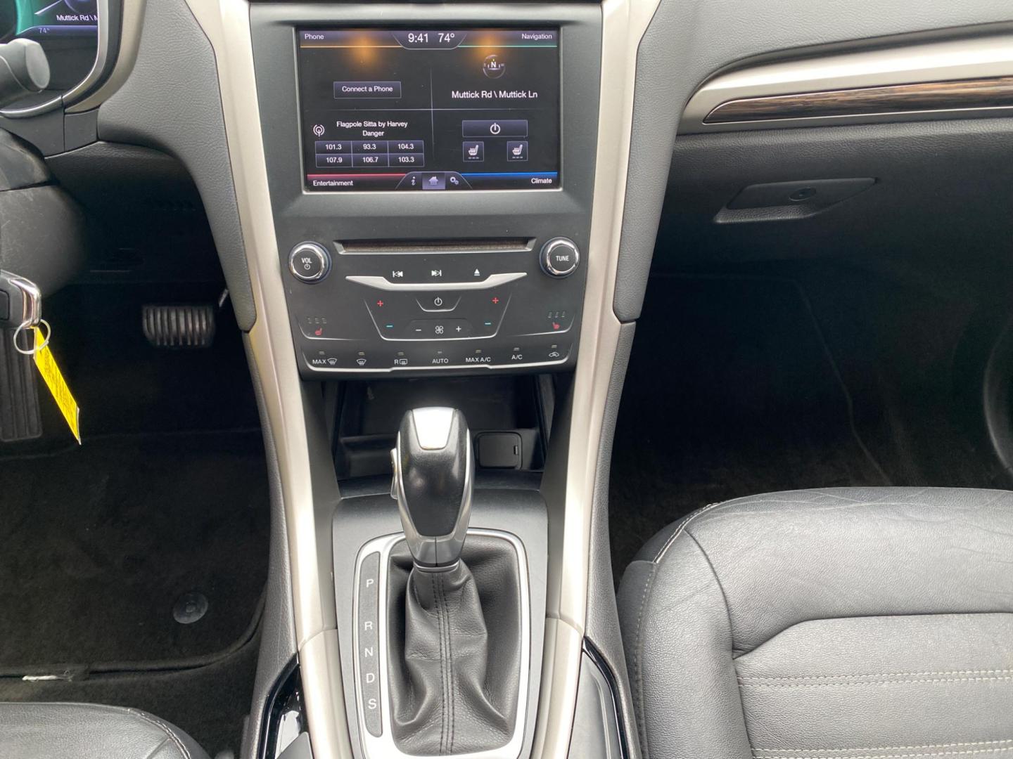 2013 RED Ford Fusion SE (3FA6P0HRXDR) with an 1.6L L4 DOHC 16V engine, located at 420 I-35E, Lancaster, TX, 75146, (469) 297-4144, 32.593929, -96.823685 - Photo#9