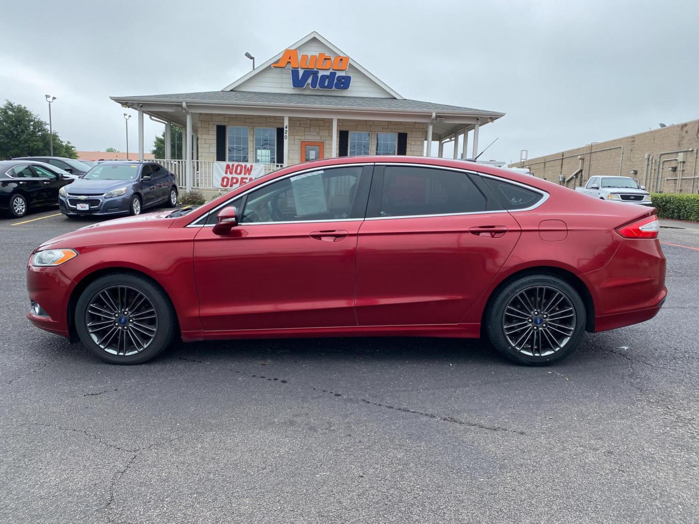 2013 RED Ford Fusion SE (3FA6P0HRXDR) with an 1.6L L4 DOHC 16V engine, located at 420 I-35E, Lancaster, TX, 75146, (469) 297-4144, 32.593929, -96.823685 - Photo#2