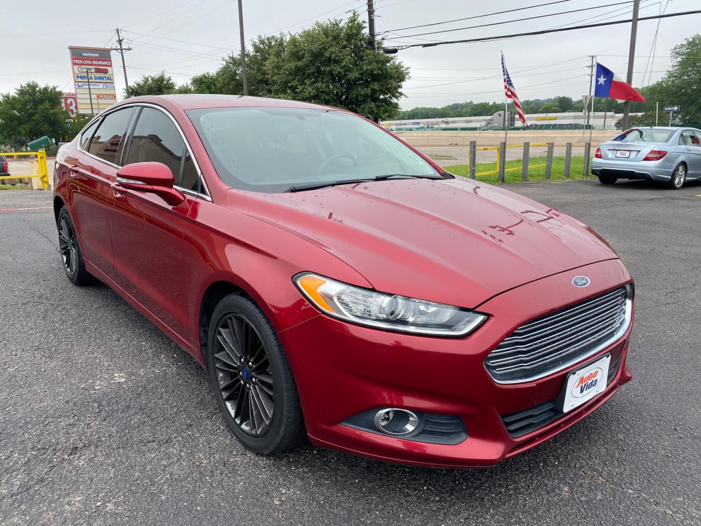 2013 RED Ford Fusion SE (3FA6P0HRXDR) with an 1.6L L4 DOHC 16V engine, located at 420 I-35E, Lancaster, TX, 75146, (469) 297-4144, 32.593929, -96.823685 - Photo#5