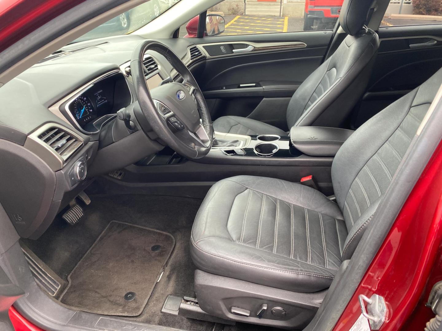 2013 RED Ford Fusion SE (3FA6P0HRXDR) with an 1.6L L4 DOHC 16V engine, located at 420 I-35E, Lancaster, TX, 75146, (469) 297-4144, 32.593929, -96.823685 - Photo#6