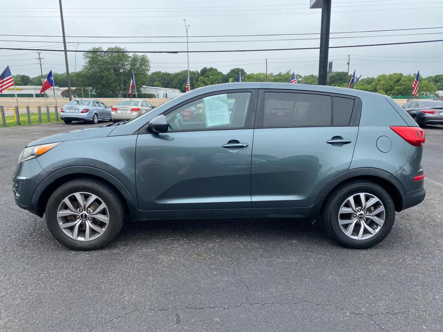 2014 GREEN Kia Sportage LX FWD (KNDPB3AC8E7) with an 2.4L V6 DOHC 24V engine, 6-Speed Automatic transmission, located at 420 I-35E, Lancaster, TX, 75146, (469) 297-4144, 32.593929, -96.823685 - Photo#2