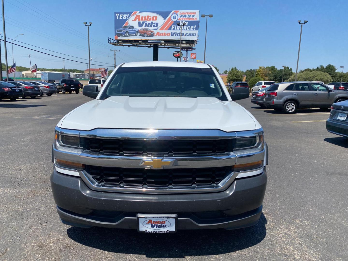 2017 WHITE Chevrolet Silverado 1500 Work Truck Double Cab 2WD (1GCRCNEH9HZ) with an 4.3L V6 OHV 12V engine, 6A transmission, located at 420 I-35E, Lancaster, TX, 75146, (469) 297-4144, 32.593929, -96.823685 - Photo#0