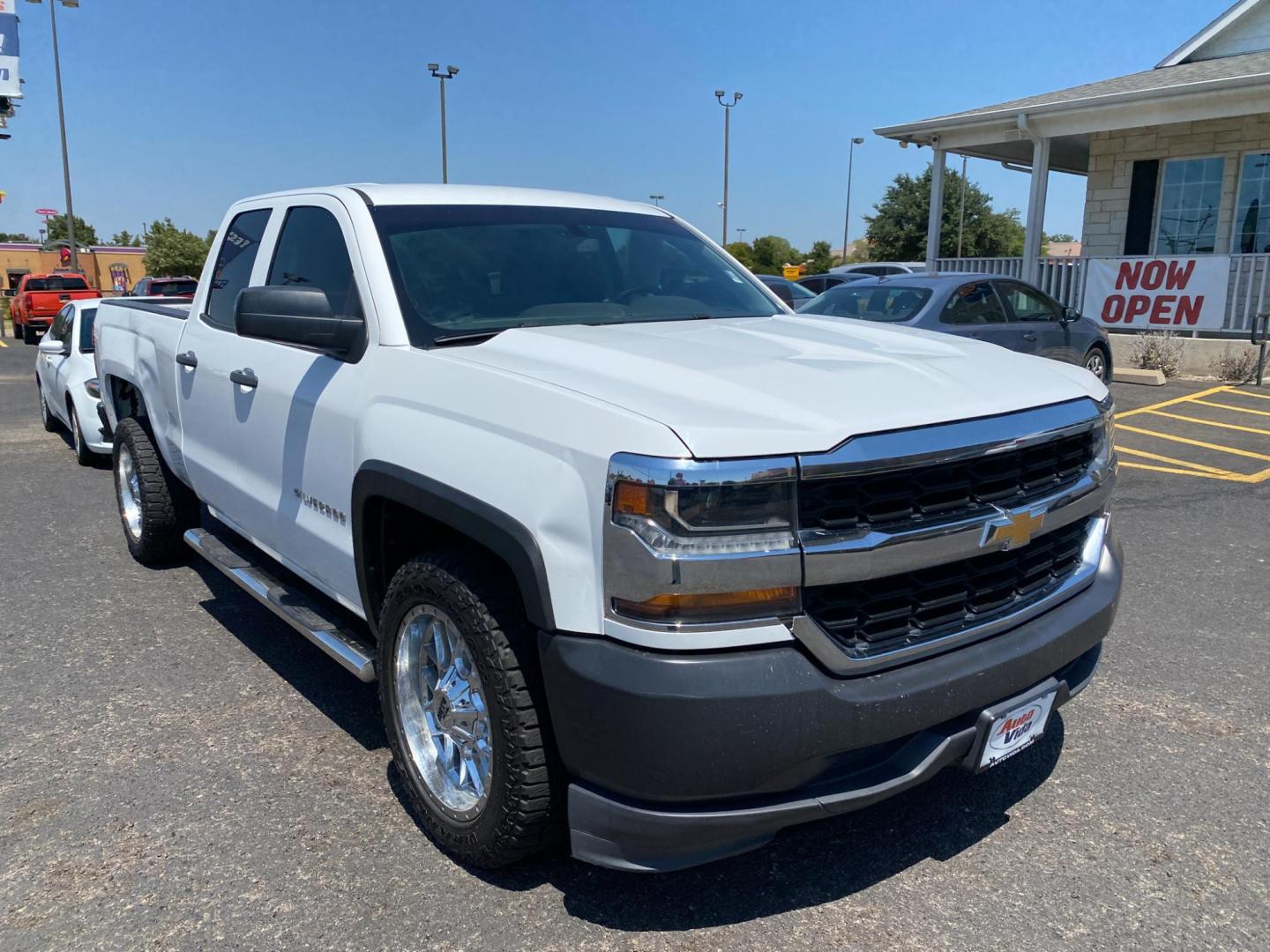 2017 WHITE Chevrolet Silverado 1500 Work Truck Double Cab 2WD (1GCRCNEH9HZ) with an 4.3L V6 OHV 12V engine, 6A transmission, located at 420 I-35E, Lancaster, TX, 75146, (469) 297-4144, 32.593929, -96.823685 - Photo#1