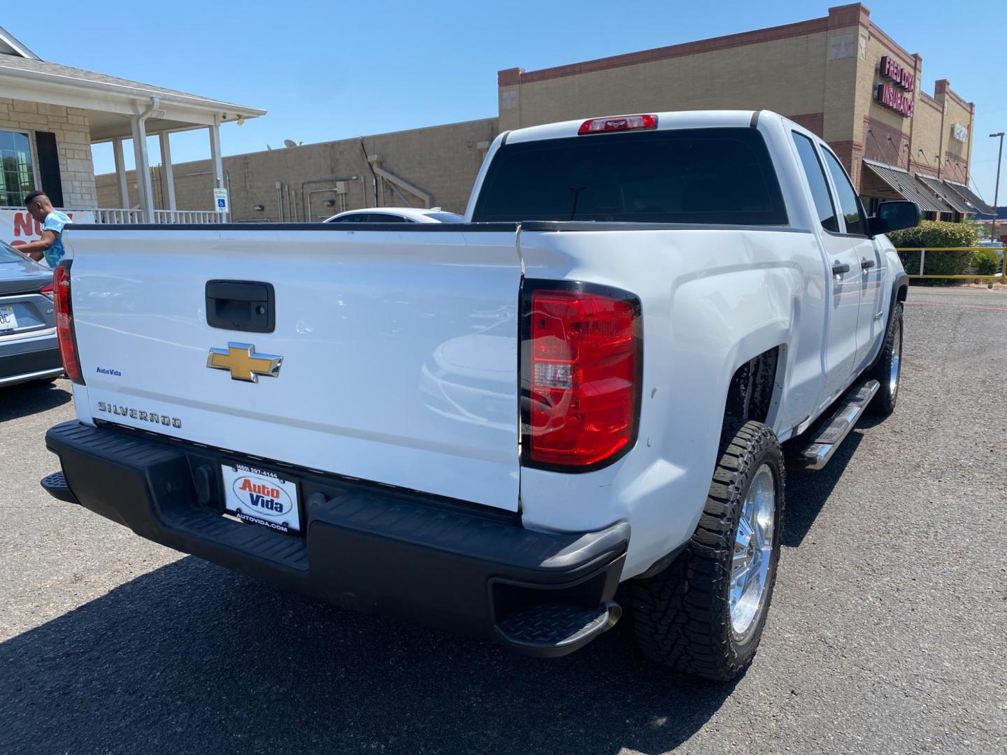 2017 WHITE Chevrolet Silverado 1500 Work Truck Double Cab 2WD (1GCRCNEH9HZ) with an 4.3L V6 OHV 12V engine, 6A transmission, located at 420 I-35E, Lancaster, TX, 75146, (469) 297-4144, 32.593929, -96.823685 - Photo#3