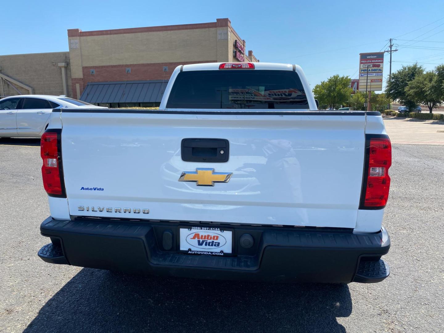 2017 WHITE Chevrolet Silverado 1500 Work Truck Double Cab 2WD (1GCRCNEH9HZ) with an 4.3L V6 OHV 12V engine, 6A transmission, located at 420 I-35E, Lancaster, TX, 75146, (469) 297-4144, 32.593929, -96.823685 - Photo#4