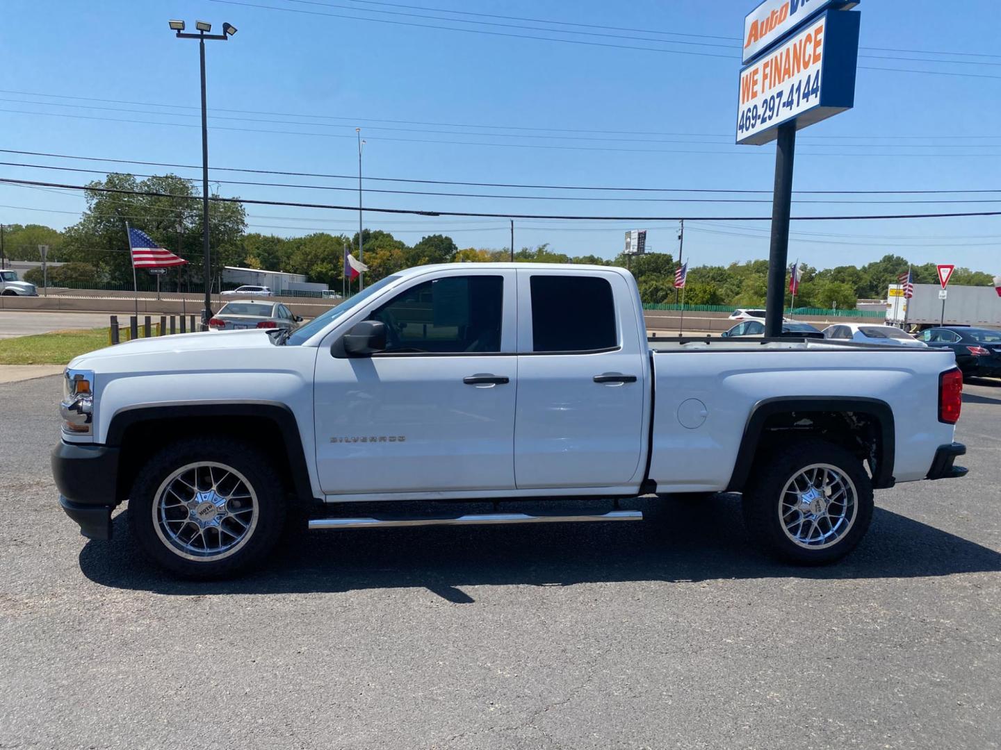 2017 WHITE Chevrolet Silverado 1500 Work Truck Double Cab 2WD (1GCRCNEH9HZ) with an 4.3L V6 OHV 12V engine, 6A transmission, located at 420 I-35E, Lancaster, TX, 75146, (469) 297-4144, 32.593929, -96.823685 - Photo#6