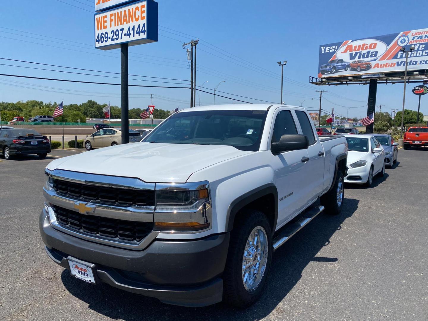 2017 WHITE Chevrolet Silverado 1500 Work Truck Double Cab 2WD (1GCRCNEH9HZ) with an 4.3L V6 OHV 12V engine, 6A transmission, located at 420 I-35E, Lancaster, TX, 75146, (469) 297-4144, 32.593929, -96.823685 - Photo#7