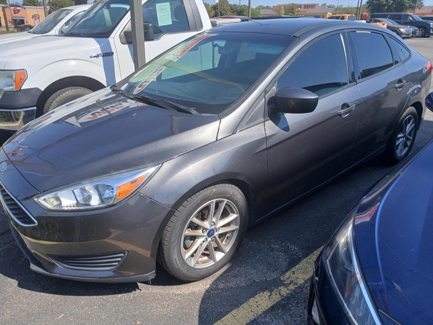 2018 GRAY Ford Focus SE Sedan (1FADP3F21JL) with an 2.0L L4 DOHC 16V engine, located at 420 I-35E, Lancaster, TX, 75146, (469) 297-4144, 32.593929, -96.823685 - Photo#0