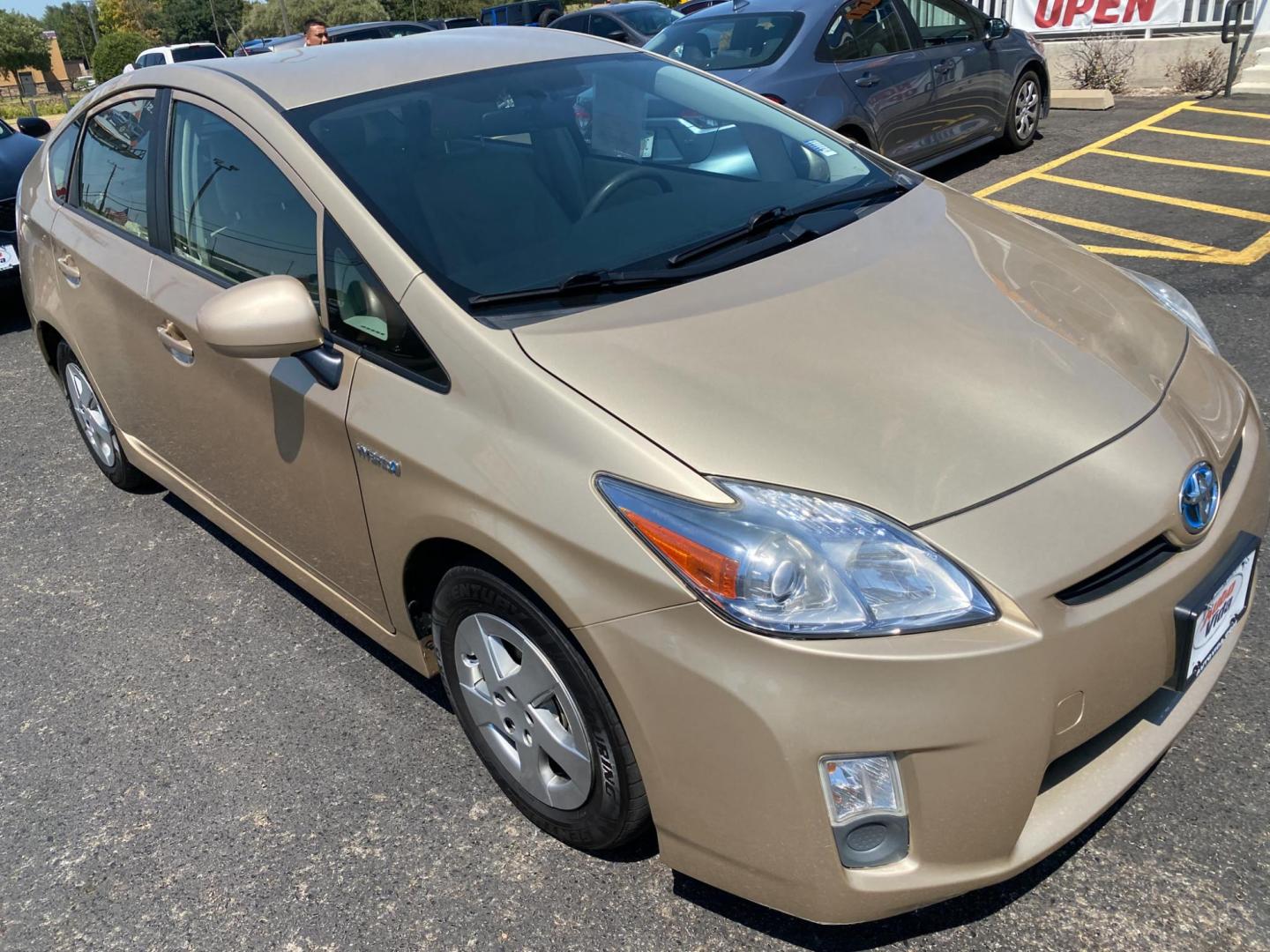 2010 GOLD Toyota Prius Prius II (JTDKN3DU7A1) with an 1.8L L4 DOHC 16V engine, Continuously Variable Transmisson transmission, located at 420 I-35E, Lancaster, TX, 75146, (469) 297-4144, 32.593929, -96.823685 - Photo#1