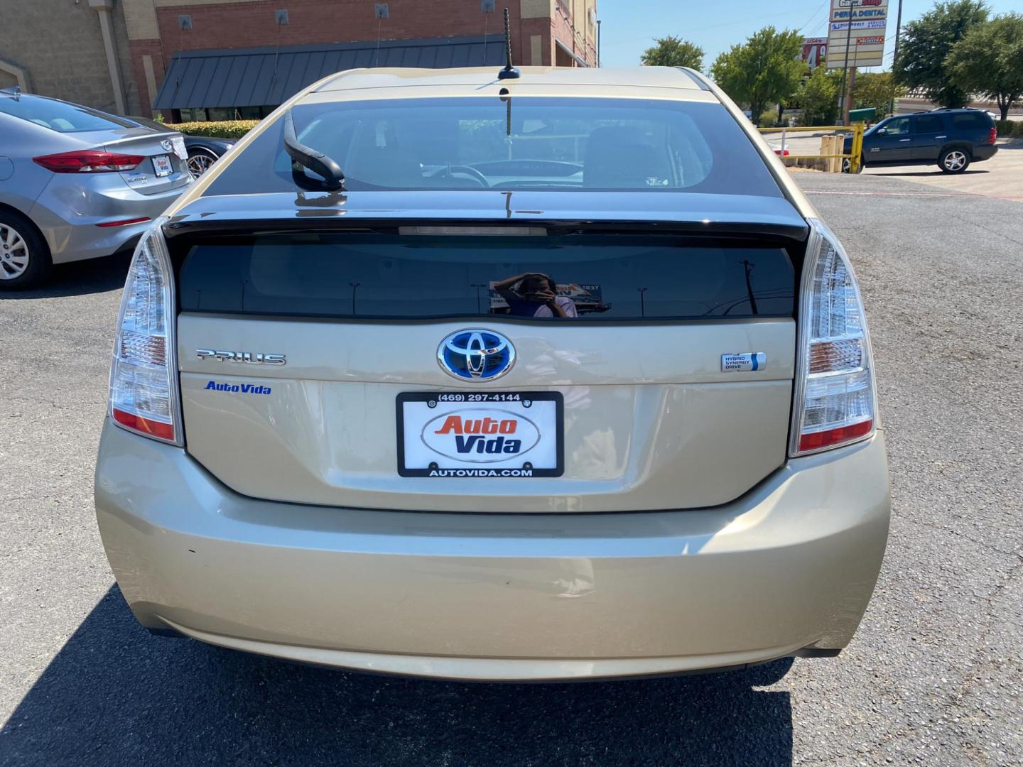 2010 GOLD Toyota Prius Prius II (JTDKN3DU7A1) with an 1.8L L4 DOHC 16V engine, Continuously Variable Transmisson transmission, located at 420 I-35E, Lancaster, TX, 75146, (469) 297-4144, 32.593929, -96.823685 - Photo#4