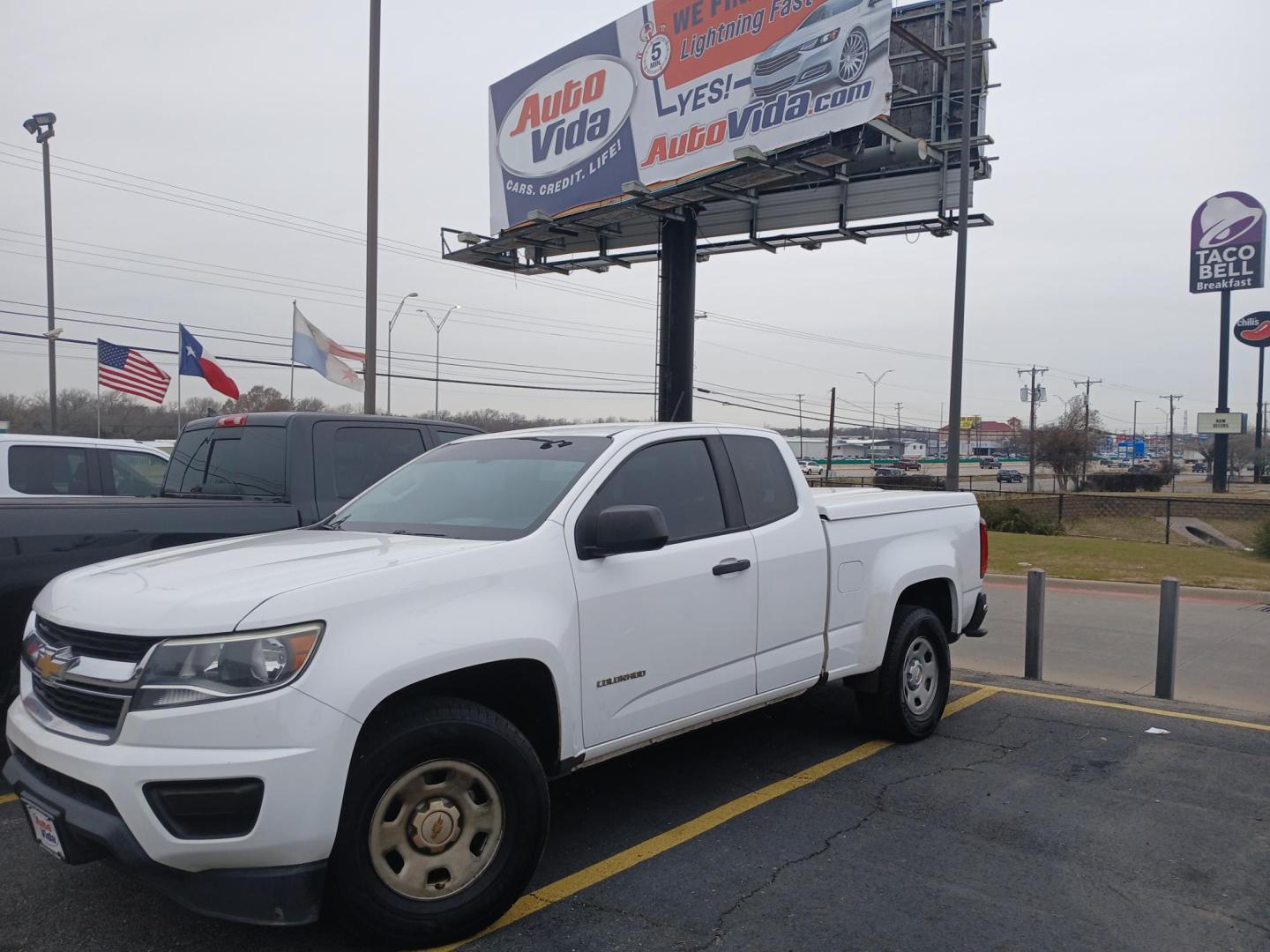 2016 WHITE Chevrolet Colorado Work Truck Ext. Cab 2WD (1GCHSBEA7G1) with an 2.5L L4 DOHC 16V GAS engine, 6A transmission, located at 420 I-35E, Lancaster, TX, 75146, (469) 297-4144, 32.593929, -96.823685 - Photo#0