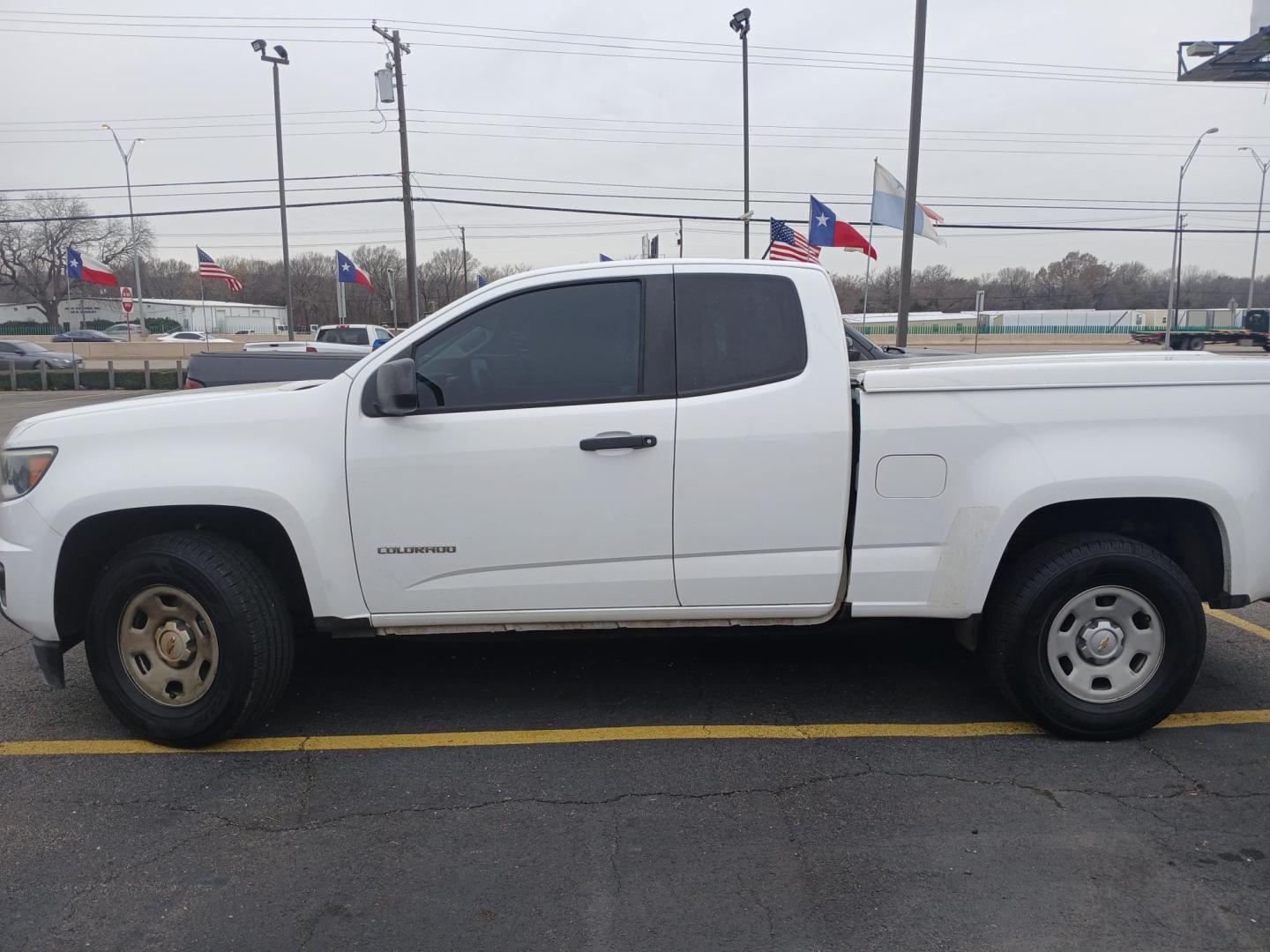 2016 WHITE Chevrolet Colorado Work Truck Ext. Cab 2WD (1GCHSBEA7G1) with an 2.5L L4 DOHC 16V GAS engine, 6A transmission, located at 420 I-35E, Lancaster, TX, 75146, (469) 297-4144, 32.593929, -96.823685 - Photo#1