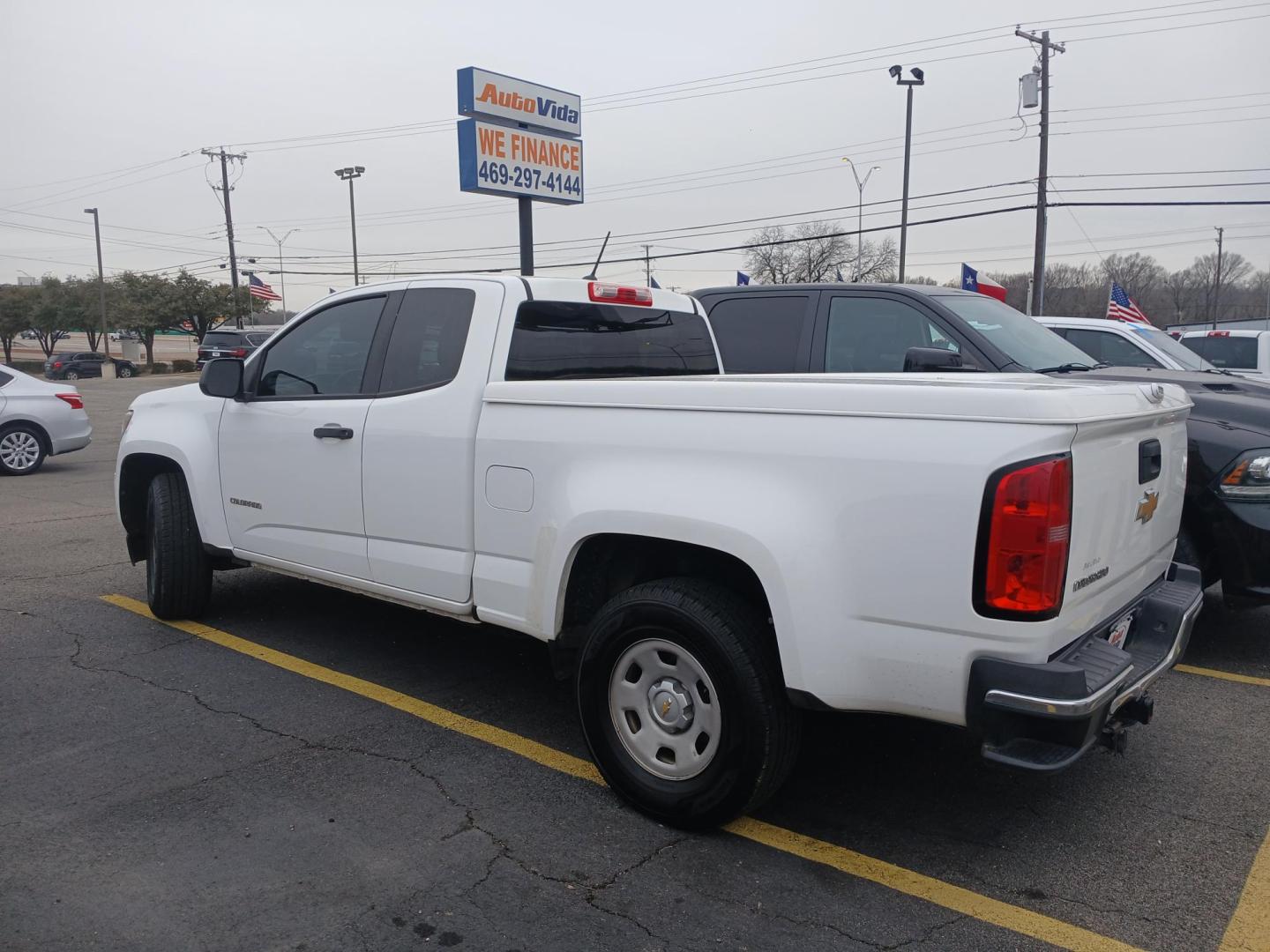 2016 WHITE Chevrolet Colorado Work Truck Ext. Cab 2WD (1GCHSBEA7G1) with an 2.5L L4 DOHC 16V GAS engine, 6A transmission, located at 420 I-35E, Lancaster, TX, 75146, (469) 297-4144, 32.593929, -96.823685 - Photo#2