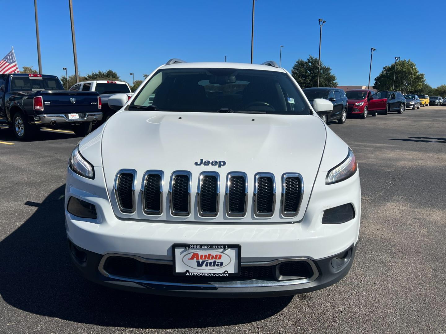 2018 WHITE Jeep Cherokee Limited FWD (1C4PJLDB8JD) with an 2.4L L4 DOHC 16V engine, 9A transmission, located at 420 I-35E, Lancaster, TX, 75146, (469) 297-4144, 32.593929, -96.823685 - Photo#8