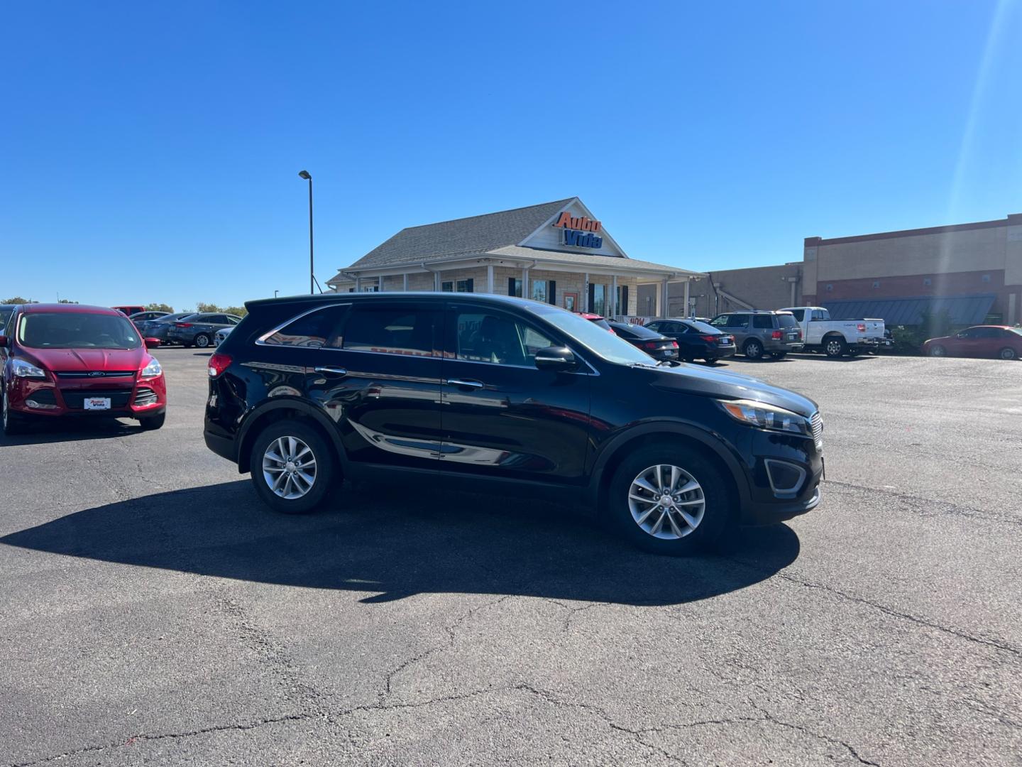 2017 BLACK Kia Sorento L 2WD (5XYPG4A31HG) with an 2.4L L4 DOHC 16V engine, 6A transmission, located at 420 I-35E, Lancaster, TX, 75146, (469) 297-4144, 32.593929, -96.823685 - Photo#5