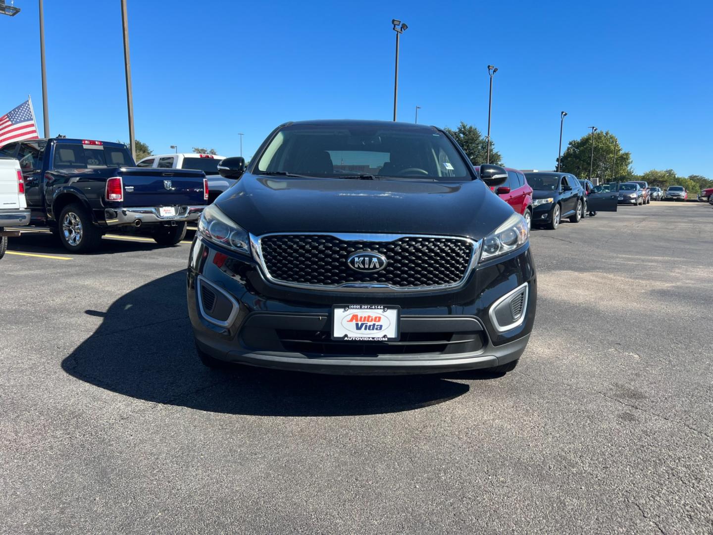 2017 BLACK Kia Sorento L 2WD (5XYPG4A31HG) with an 2.4L L4 DOHC 16V engine, 6A transmission, located at 420 I-35E, Lancaster, TX, 75146, (469) 297-4144, 32.593929, -96.823685 - Photo#6