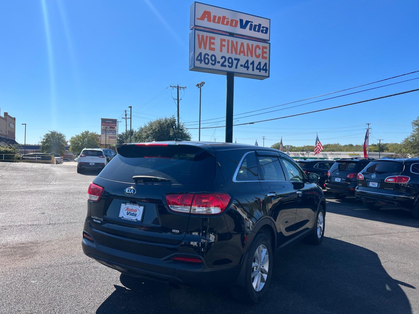 2017 BLACK Kia Sorento L 2WD (5XYPG4A31HG) with an 2.4L L4 DOHC 16V engine, 6A transmission, located at 420 I-35E, Lancaster, TX, 75146, (469) 297-4144, 32.593929, -96.823685 - Photo#7