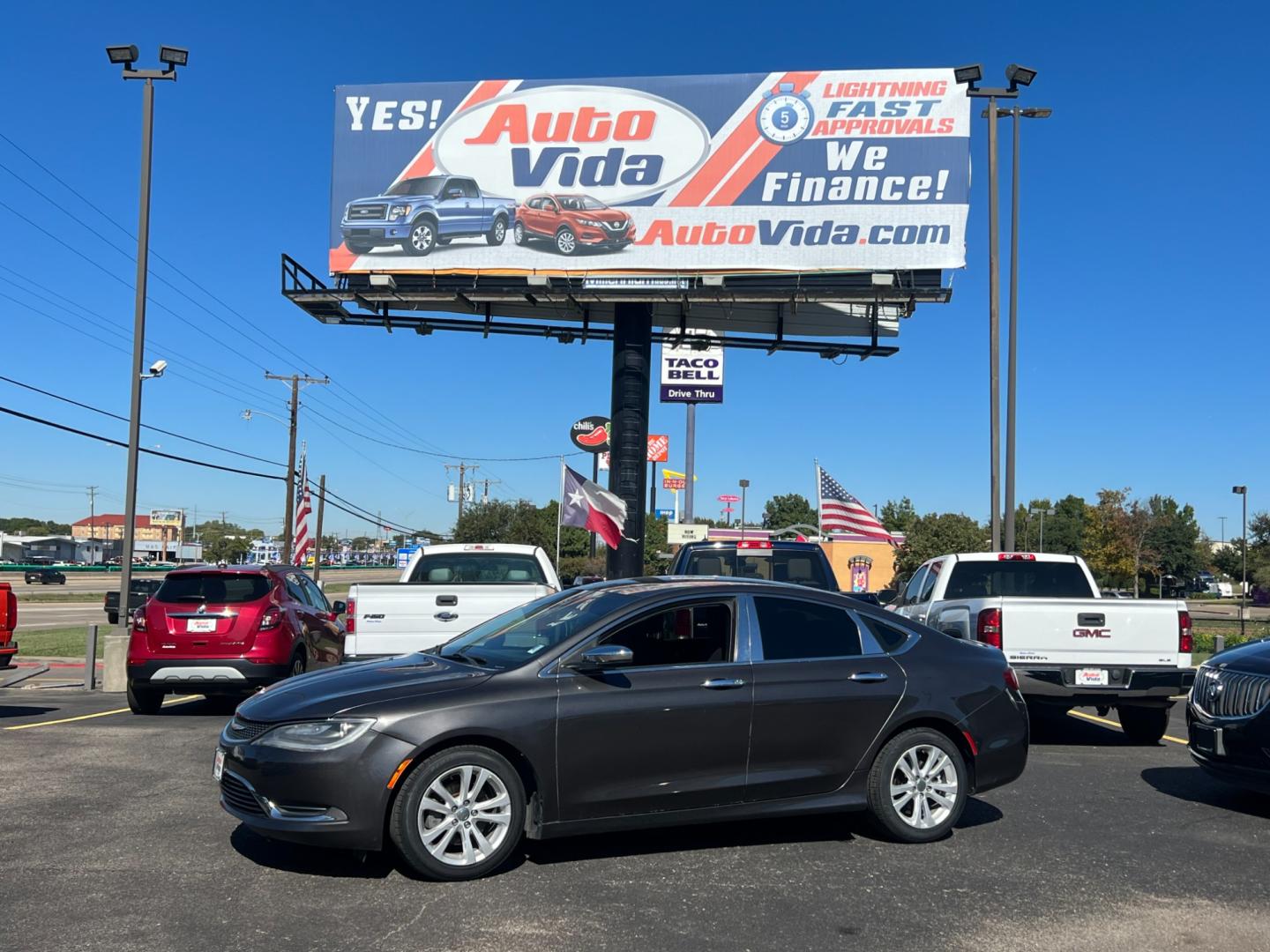 2015 GRAY Chrysler 200 Limited (1C3CCCAB8FN) with an 2.4L L4 DOHC 16V engine, 9-Speed Automatic transmission, located at 420 I-35E, Lancaster, TX, 75146, (469) 297-4144, 32.593929, -96.823685 - Photo#0