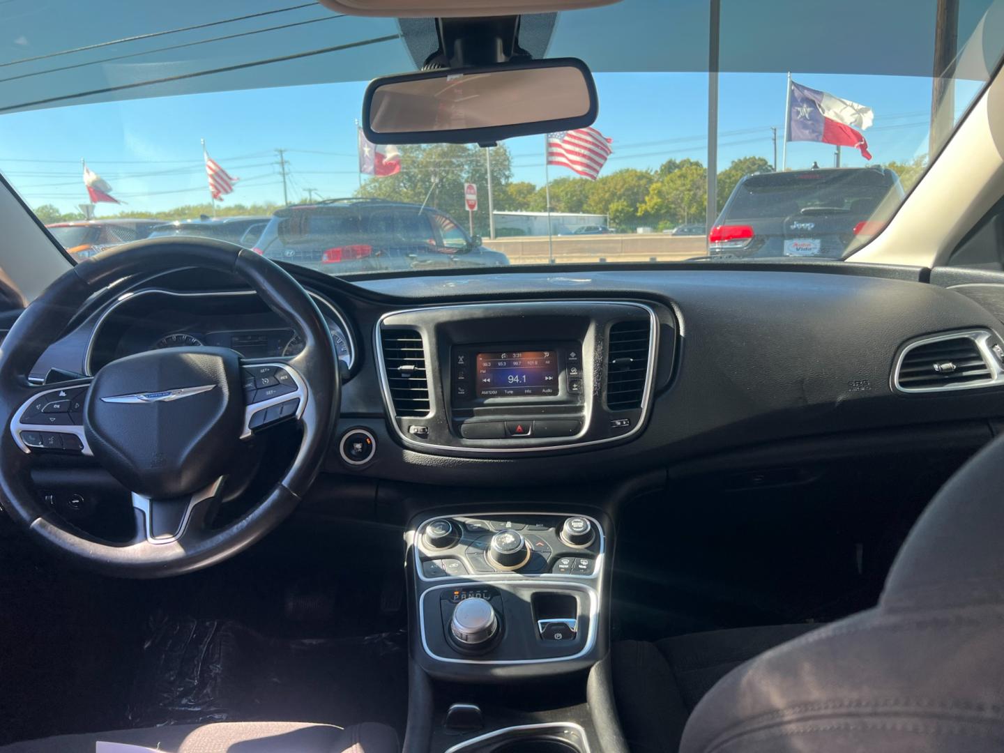 2015 GRAY Chrysler 200 Limited (1C3CCCAB8FN) with an 2.4L L4 DOHC 16V engine, 9-Speed Automatic transmission, located at 420 I-35E, Lancaster, TX, 75146, (469) 297-4144, 32.593929, -96.823685 - Photo#4