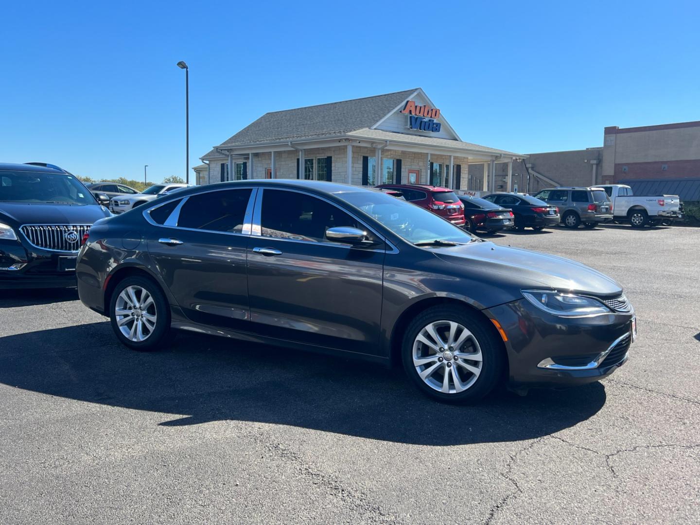 2015 GRAY Chrysler 200 Limited (1C3CCCAB8FN) with an 2.4L L4 DOHC 16V engine, 9-Speed Automatic transmission, located at 420 I-35E, Lancaster, TX, 75146, (469) 297-4144, 32.593929, -96.823685 - Photo#6