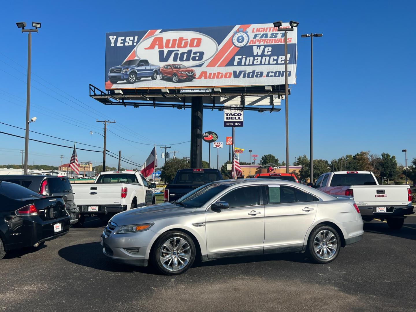 2010 GRAY Ford Taurus Limited FWD (1FAHP2FW0AG) with an 3.5L V6 DOHC 24V engine, 6-Speed Automatic transmission, located at 420 I-35E, Lancaster, TX, 75146, (469) 297-4144, 32.593929, -96.823685 - Photo#0