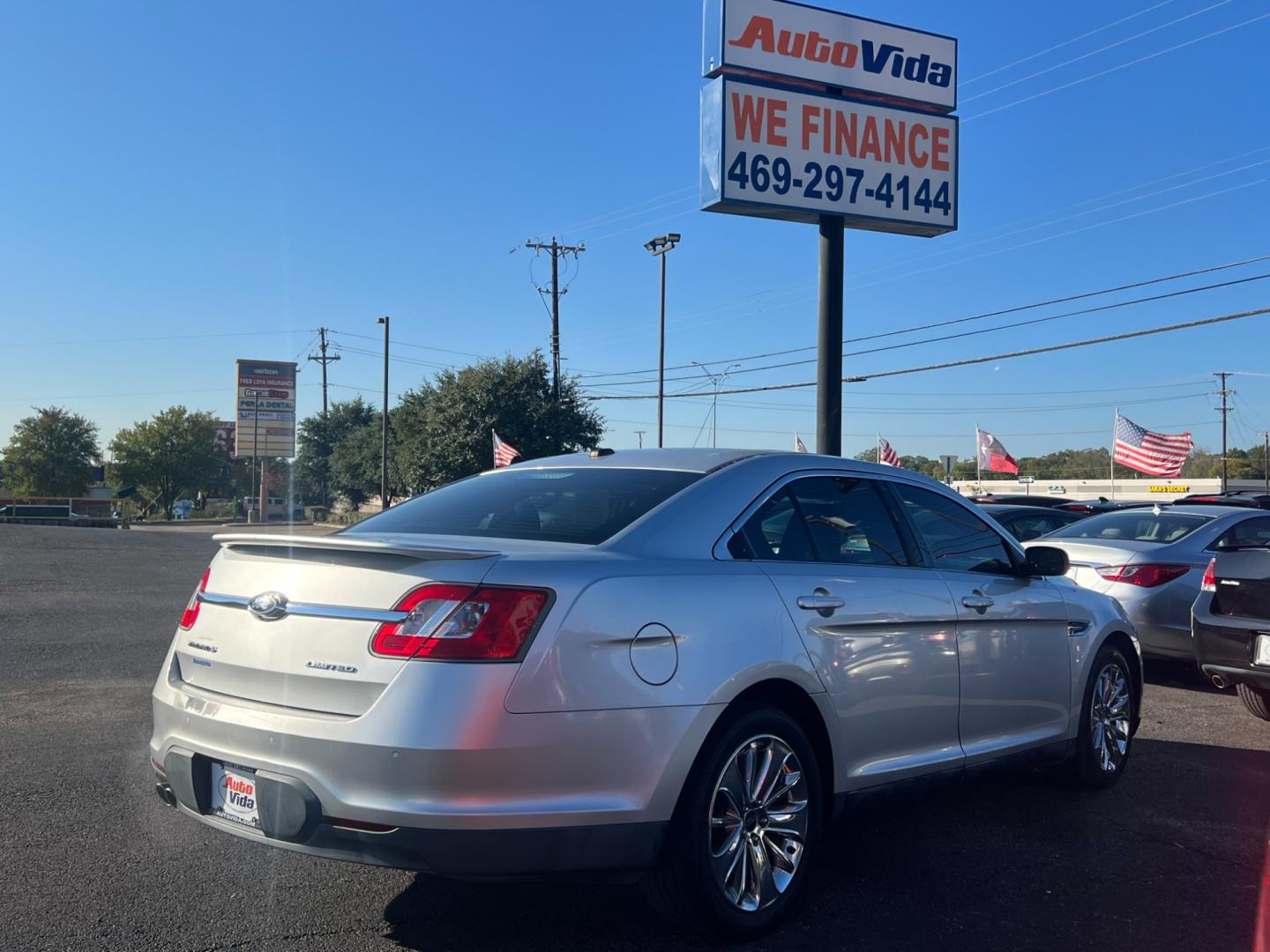 2010 GRAY Ford Taurus Limited FWD (1FAHP2FW0AG) with an 3.5L V6 DOHC 24V engine, 6-Speed Automatic transmission, located at 420 I-35E, Lancaster, TX, 75146, (469) 297-4144, 32.593929, -96.823685 - Photo#6