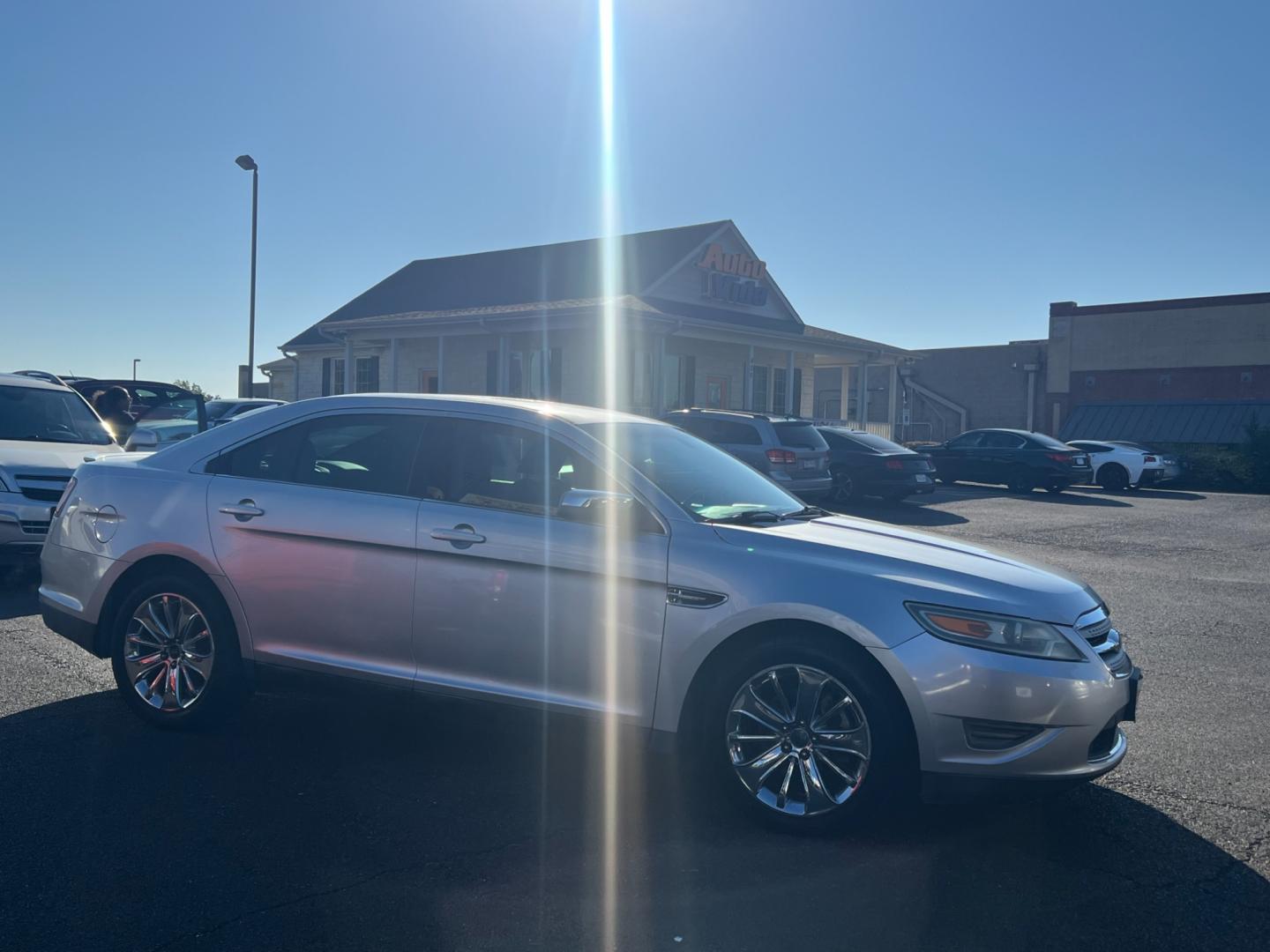 2010 GRAY Ford Taurus Limited FWD (1FAHP2FW0AG) with an 3.5L V6 DOHC 24V engine, 6-Speed Automatic transmission, located at 420 I-35E, Lancaster, TX, 75146, (469) 297-4144, 32.593929, -96.823685 - Photo#7