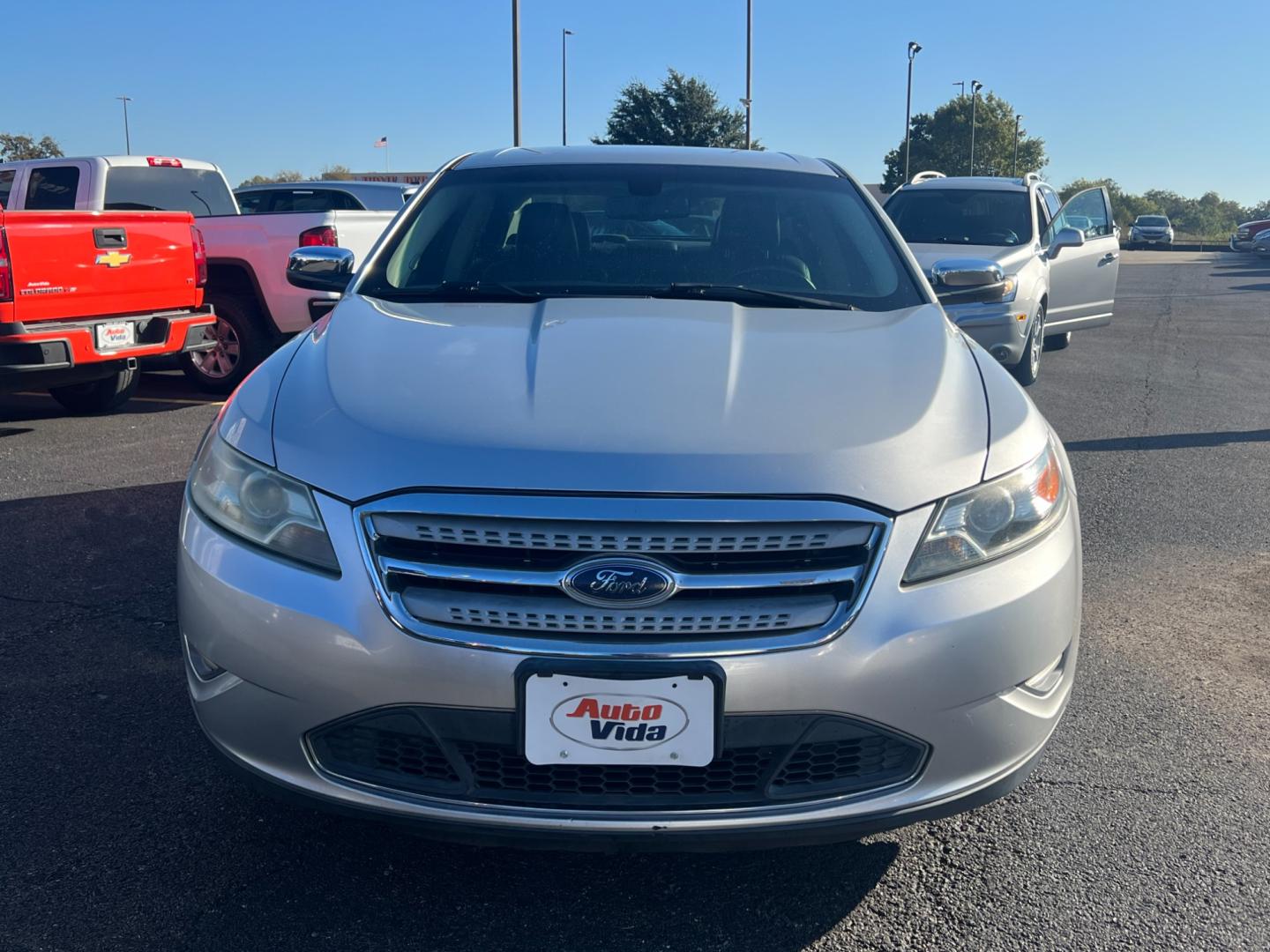 2010 GRAY Ford Taurus Limited FWD (1FAHP2FW0AG) with an 3.5L V6 DOHC 24V engine, 6-Speed Automatic transmission, located at 420 I-35E, Lancaster, TX, 75146, (469) 297-4144, 32.593929, -96.823685 - Photo#8