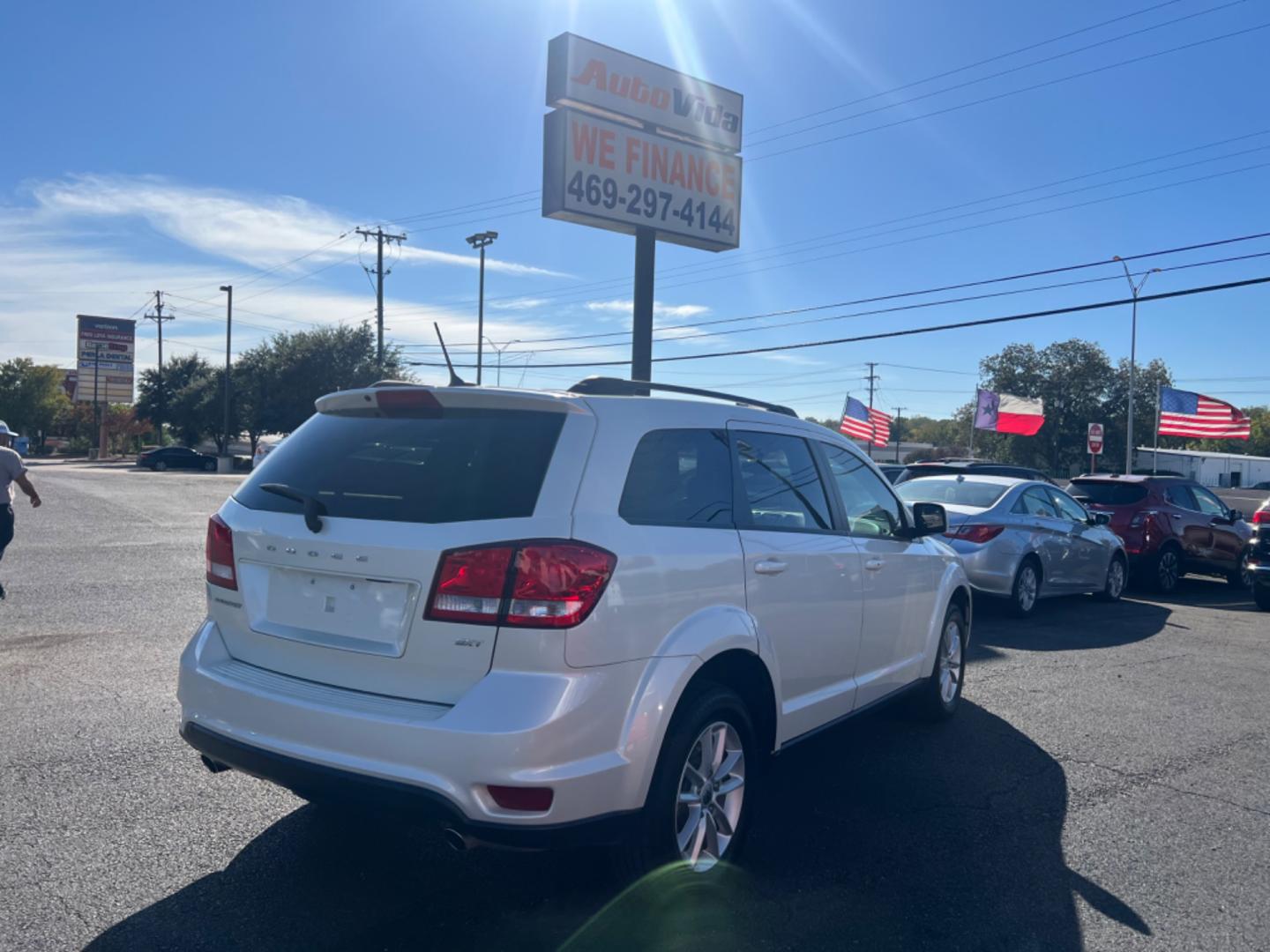 2018 WHITE Dodge Journey SXT (3C4PDCBG7JT) with an 3.6L V6 DOHC 24V engine, 4A transmission, located at 420 I-35E, Lancaster, TX, 75146, (469) 297-4144, 32.593929, -96.823685 - Photo#5